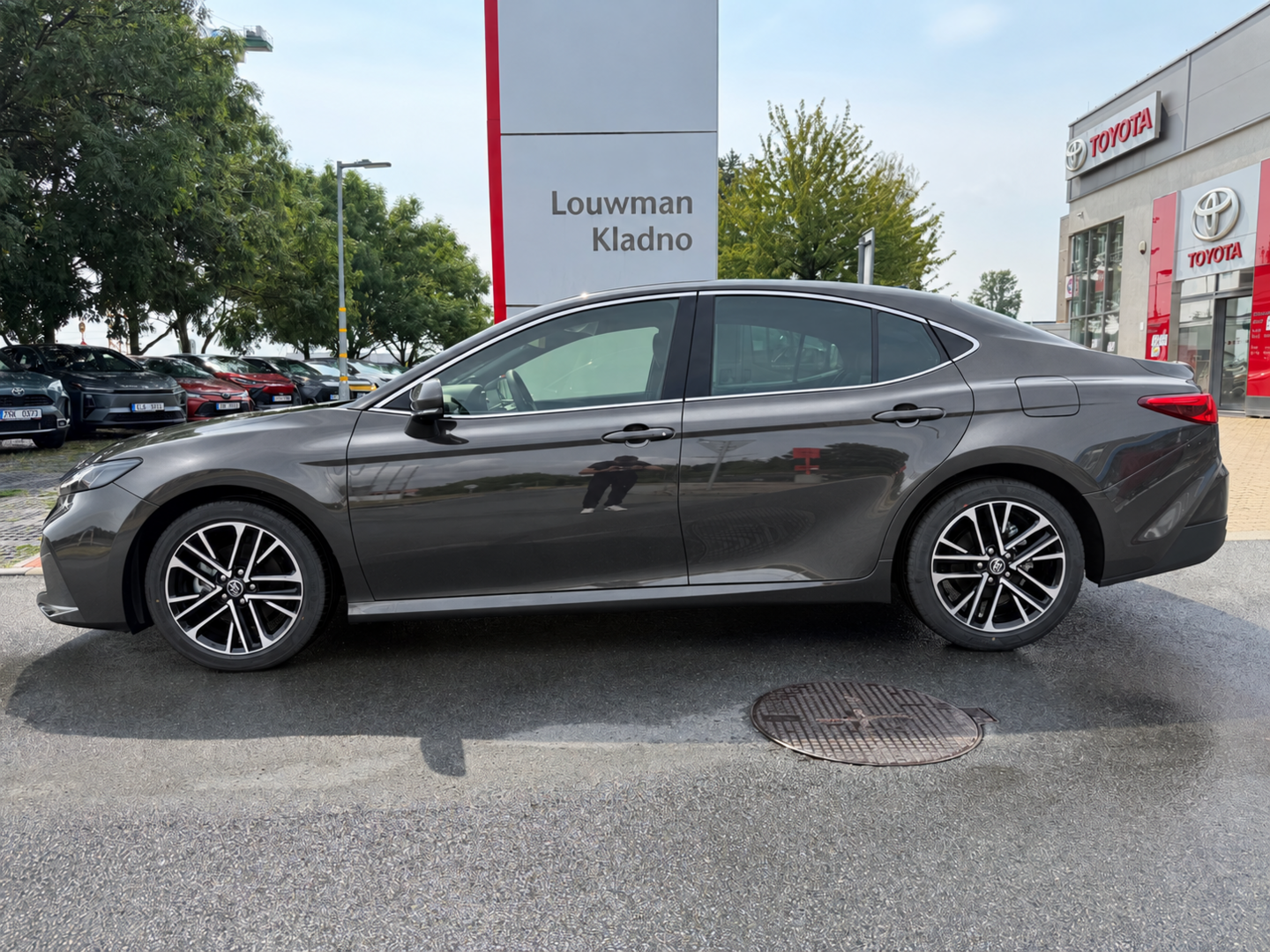 Toyota Camry, 2.5 HEV Executive - fotka 2