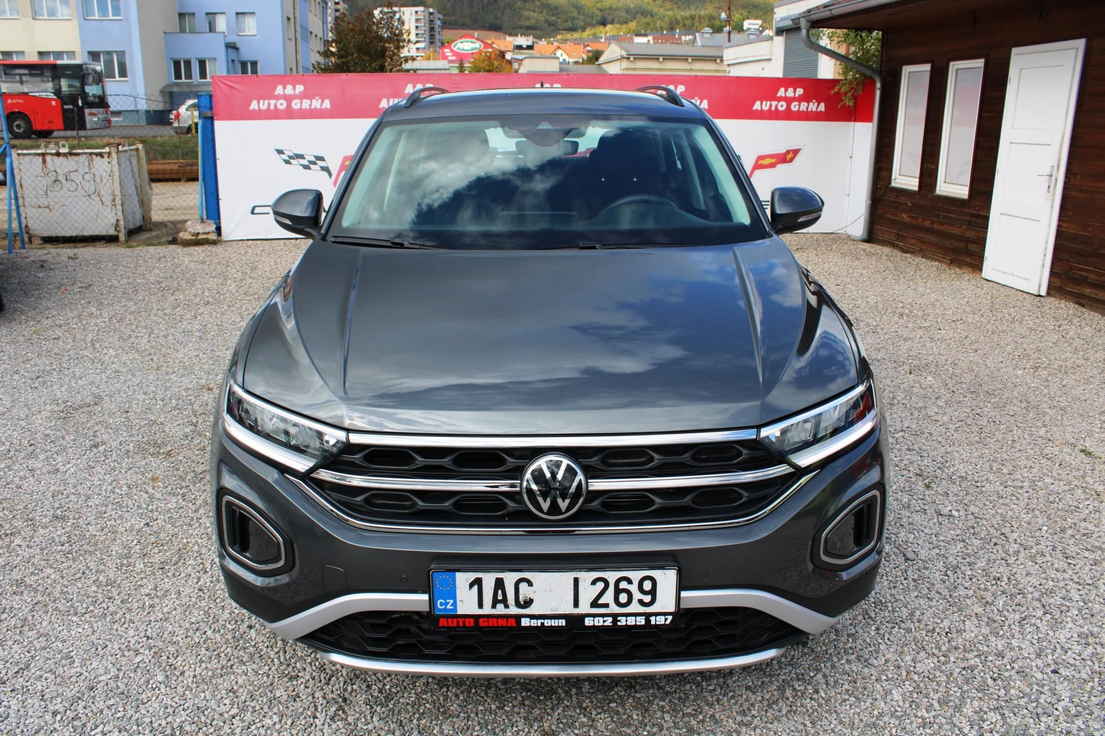 Volkswagen T-Roc, 1,5TSI DSG LED ADAPT.TEMPOMAT - fotka 2