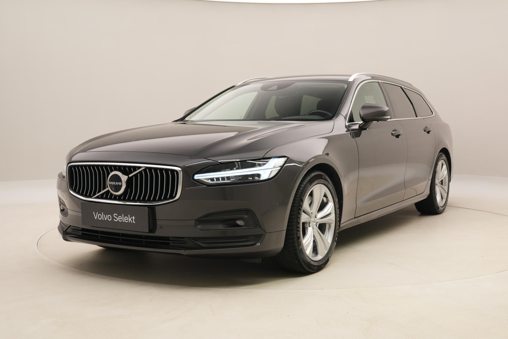 Volvo V90, B4 MOMENTUM AUT CZ