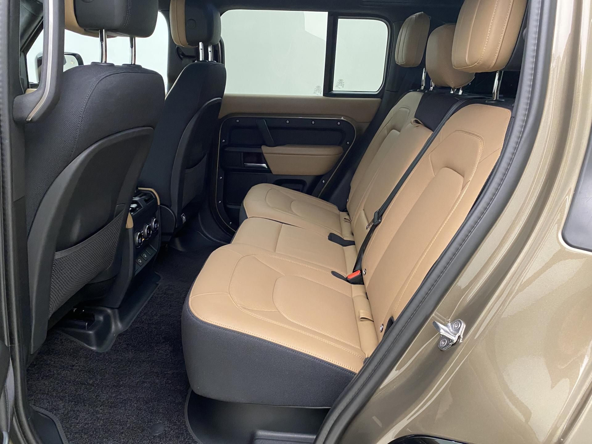Land Rover Defender, 110 D300 X-DYNAMIC AWD AUT CZ - fotka 5