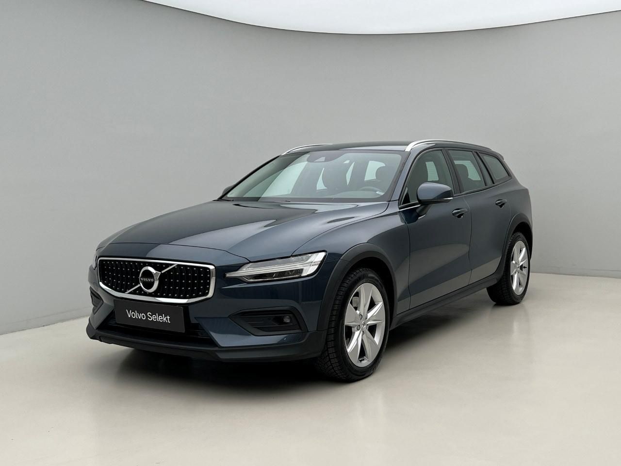 Volvo V60, CC D4 AWD AUT CZ 1. maj.