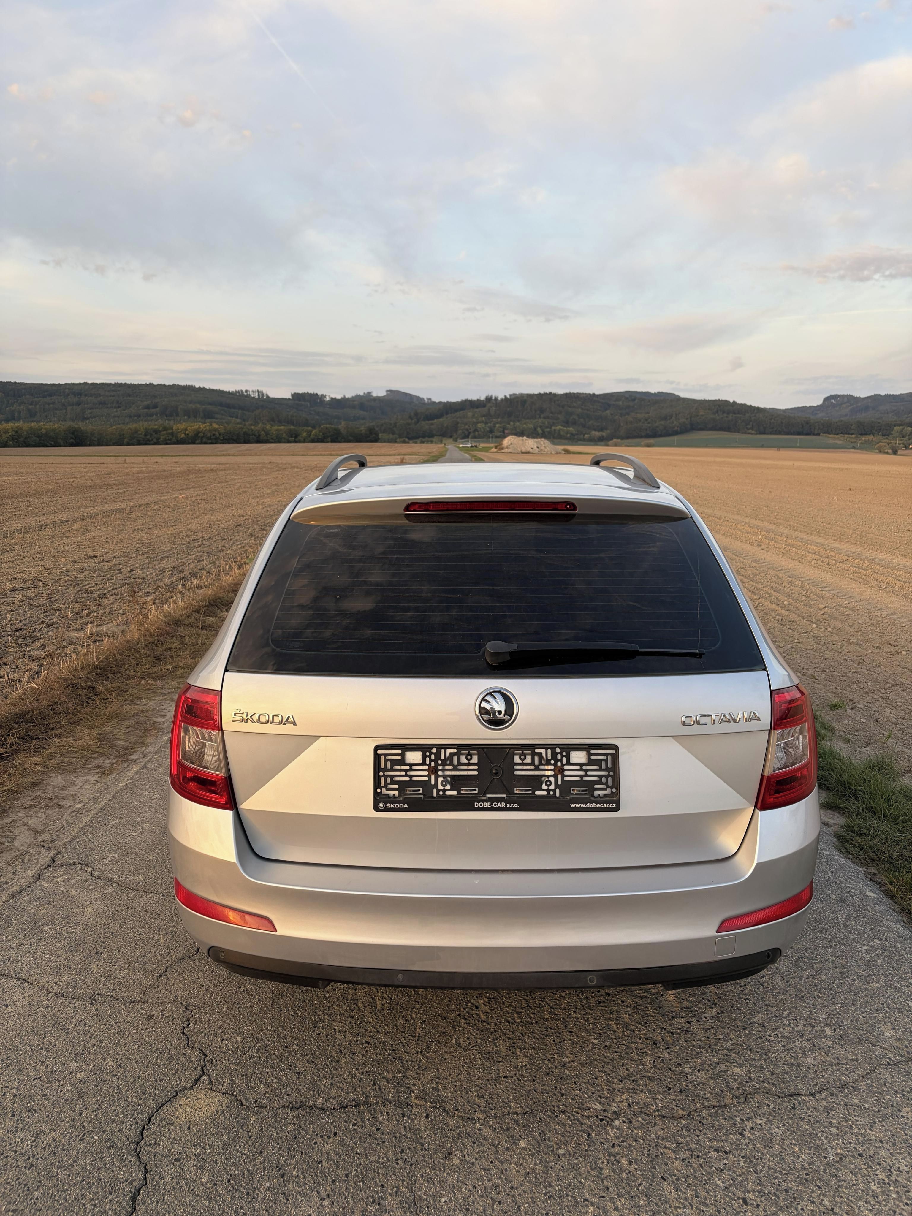 Škoda Octavia, Combi 1.6TDi 81kW Style (2015) - fotka 4