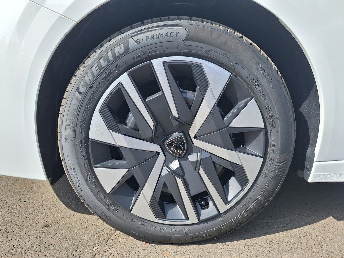 Peugeot 208, BUSINESS 1.2 TURBO 100k MAN6 - fotka 4