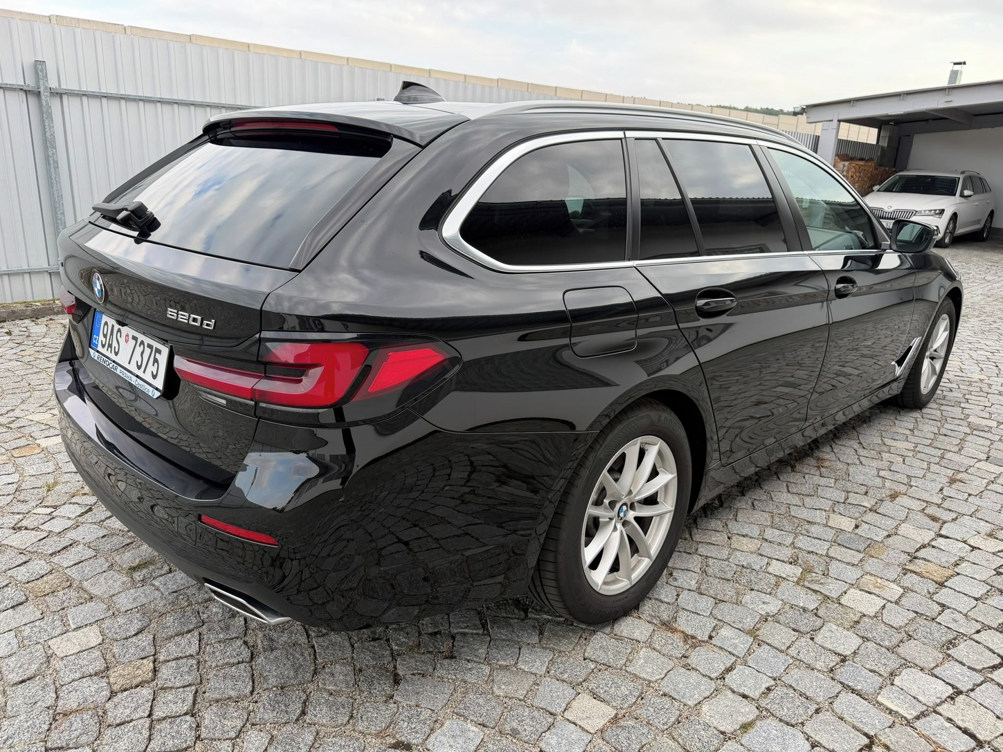 BMW Řada 5, G31 520d Touring xDrive 140 kW - fotka 5