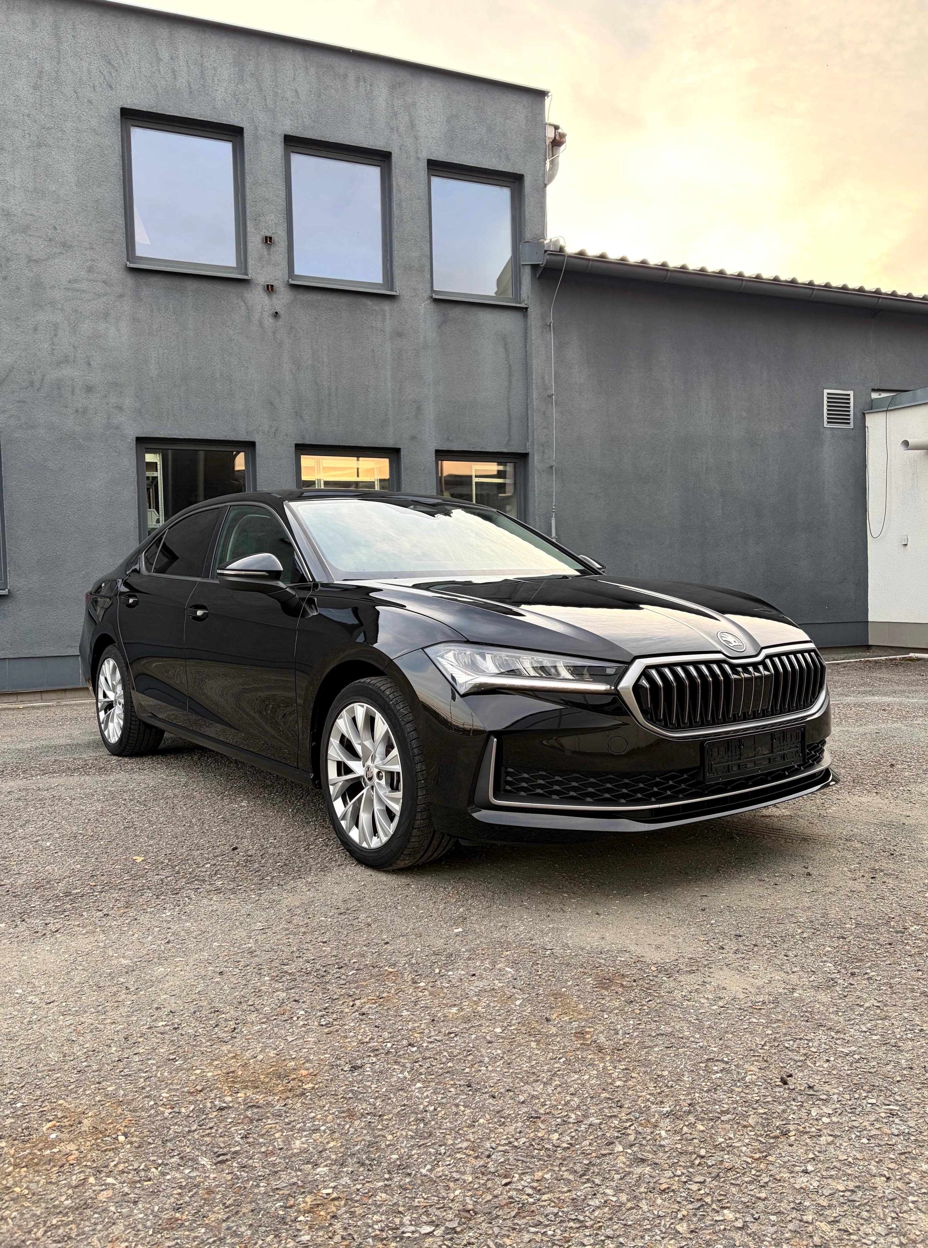 Škoda Superb, 1.5TSI 110kw DSG TAŽNÉ LOUNGE - fotka 4