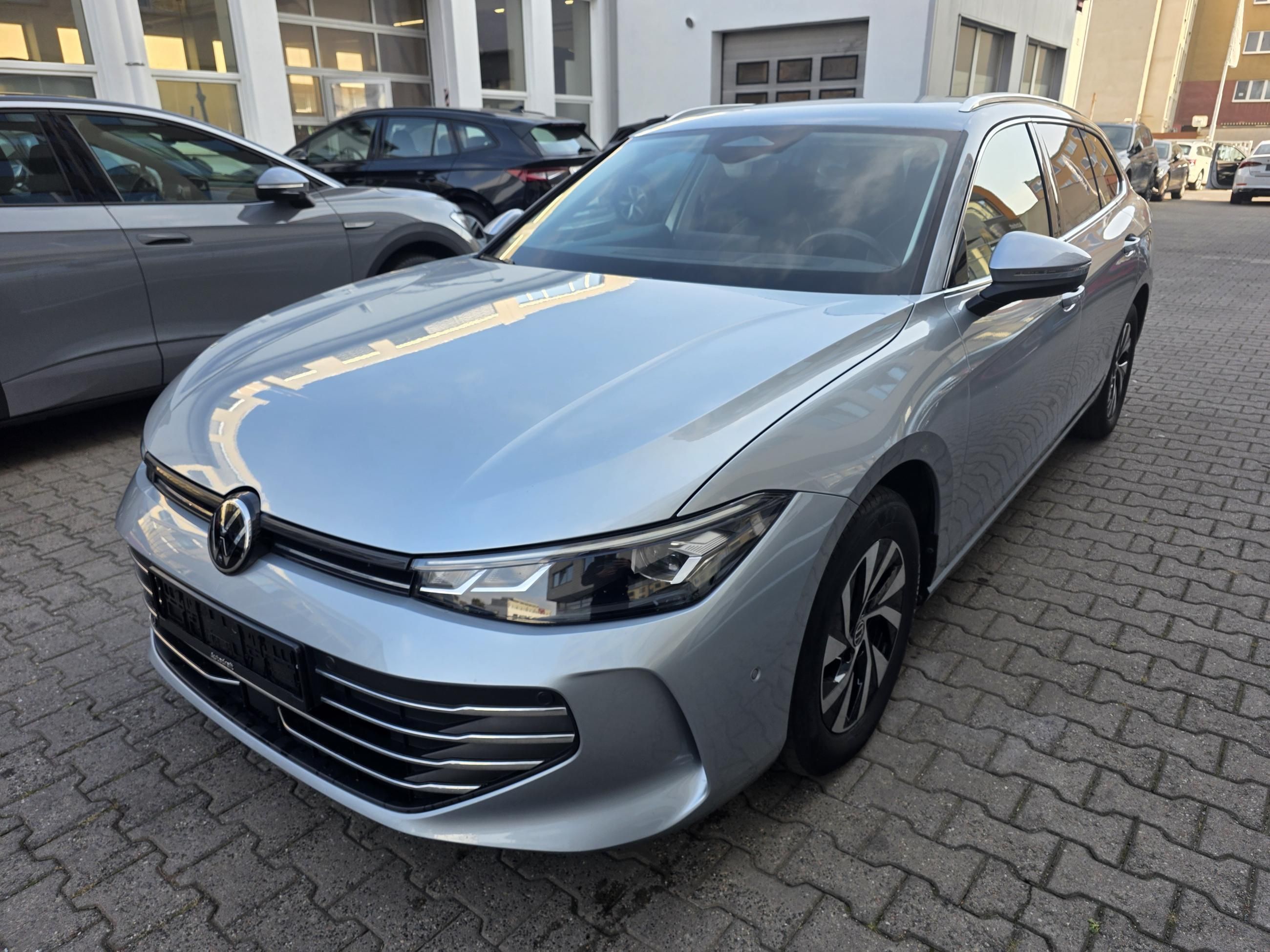 Volkswagen Passat Variant, 2.0 TDI 110kW DSG Matrix - fotka 2