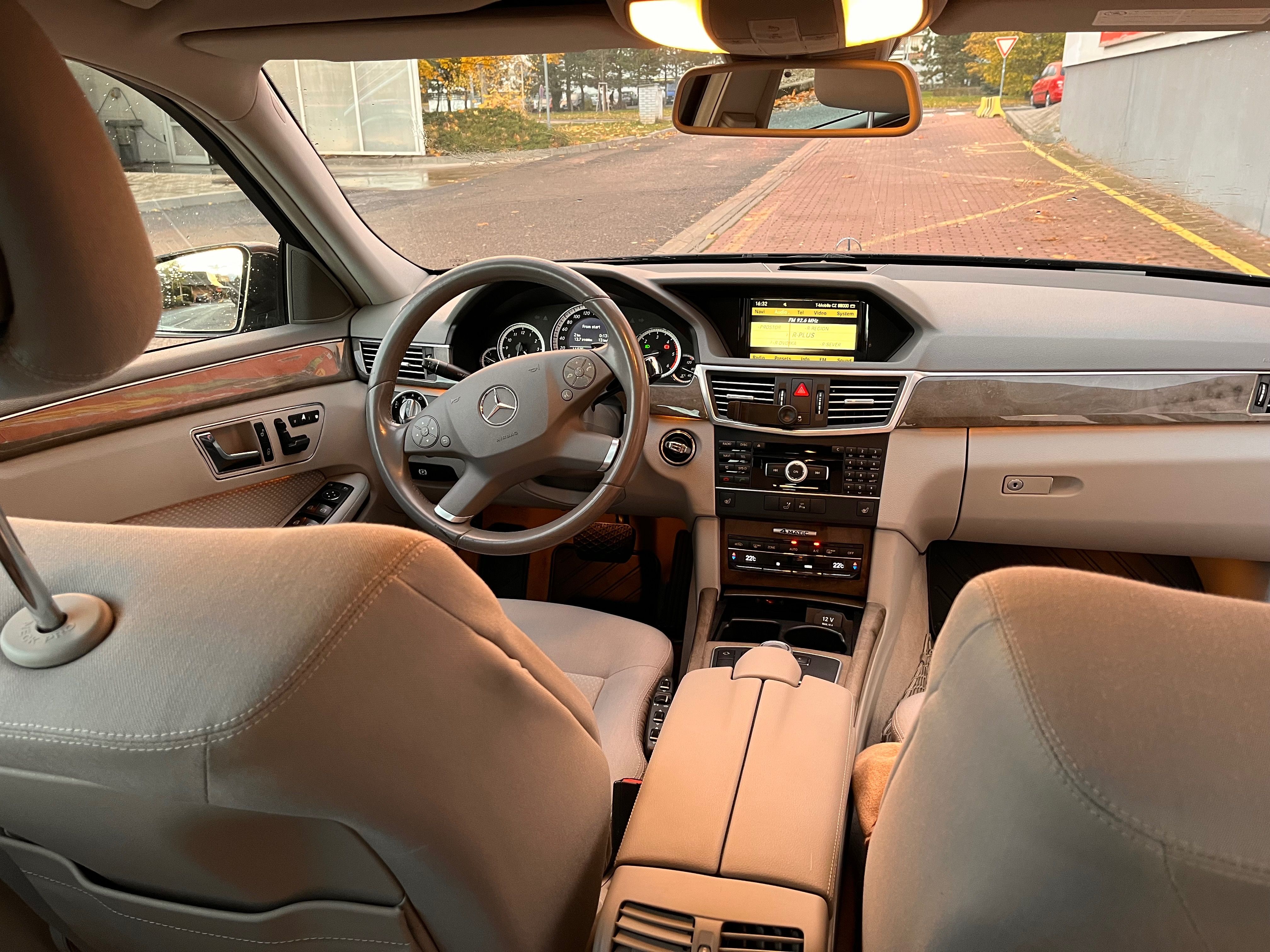 Mercedes-Benz Třídy E, E350CDI, původ ČR, tažné - fotka 6