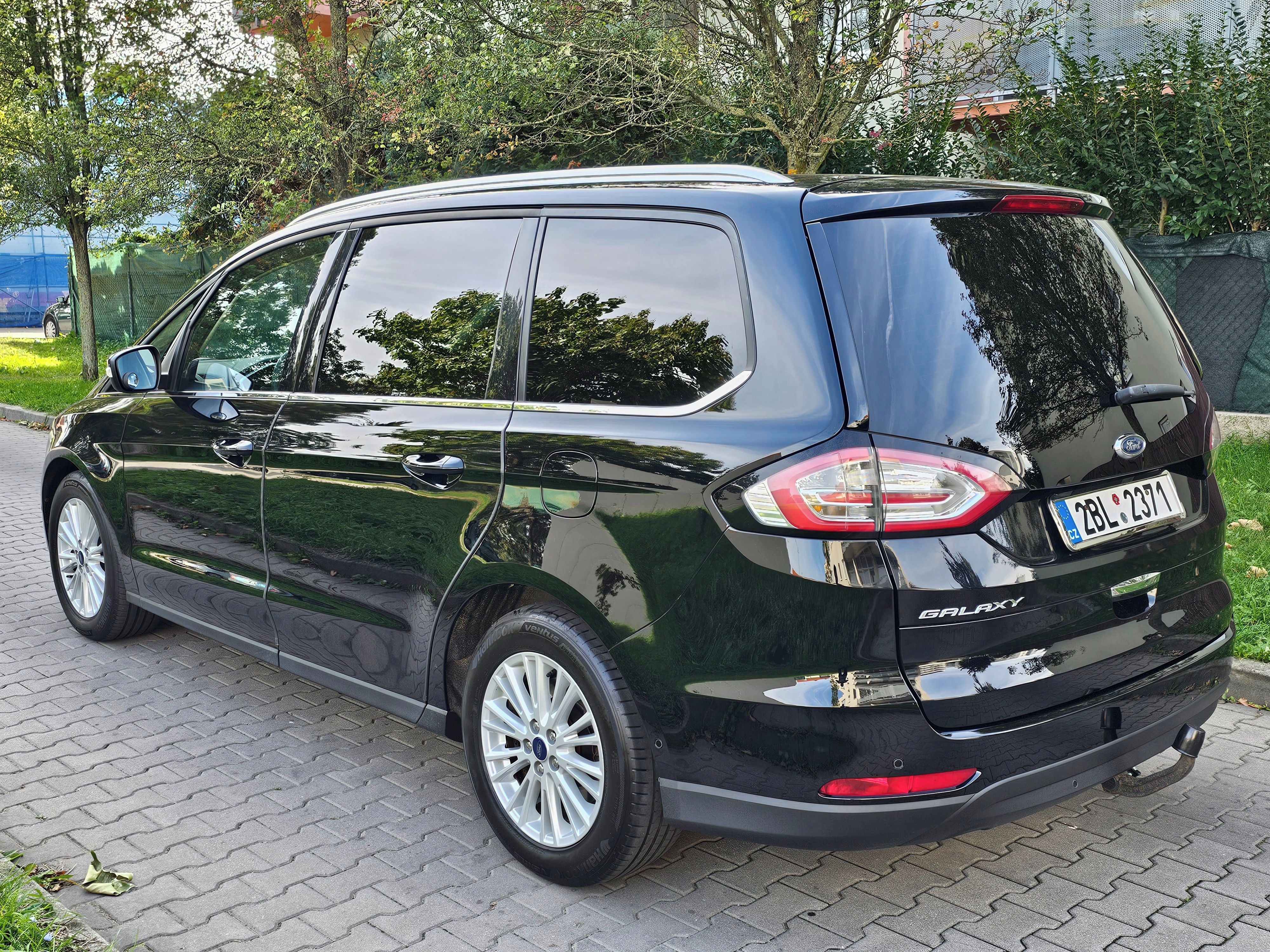 Ford Galaxy, 2.0 TDCi, 132 kW, 7 míst - fotka 3