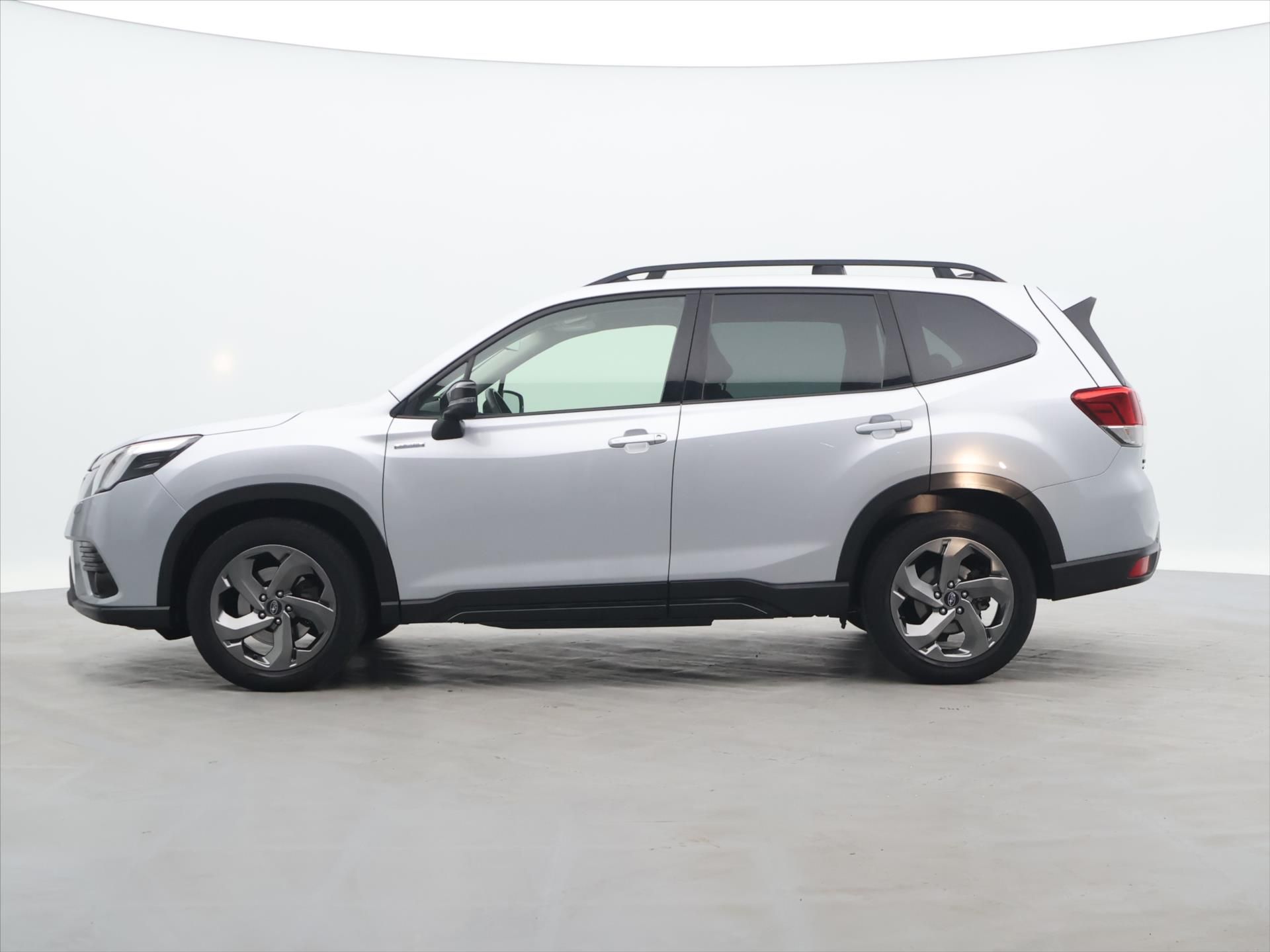 Subaru Forester, 2,0 e-BOXER CVT Executive CZ - fotka 4