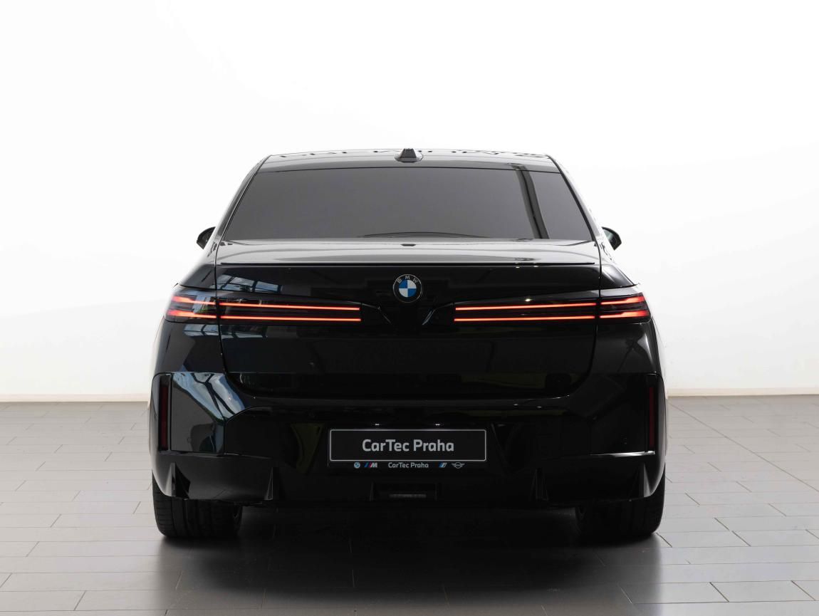 BMW Řada 7, 740 xDrive Sedan - fotka 4