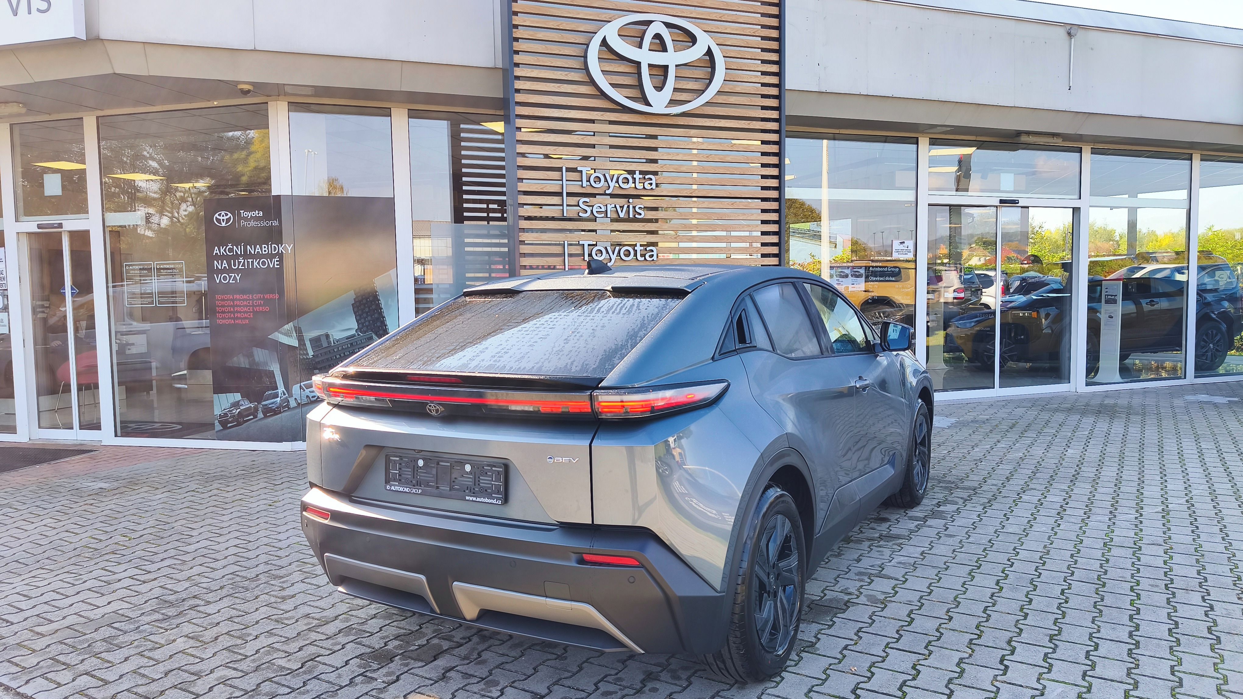 Toyota C-HR, Toyota C-HR+ 77kWh 4X2 STYLE - fotka 4