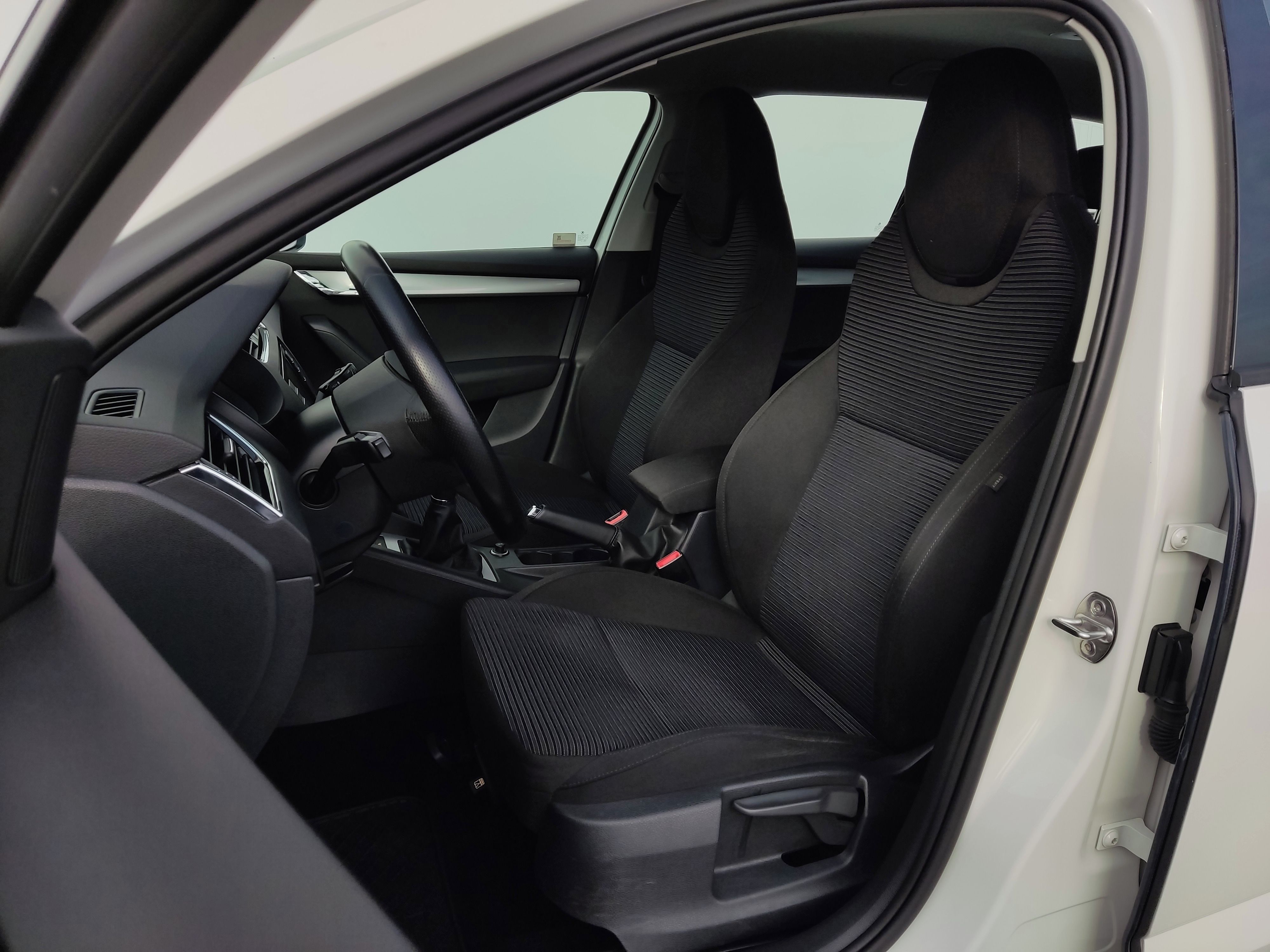 Škoda Octavia, 1.6 TDI 81 kW Style Dynamic - fotka 6