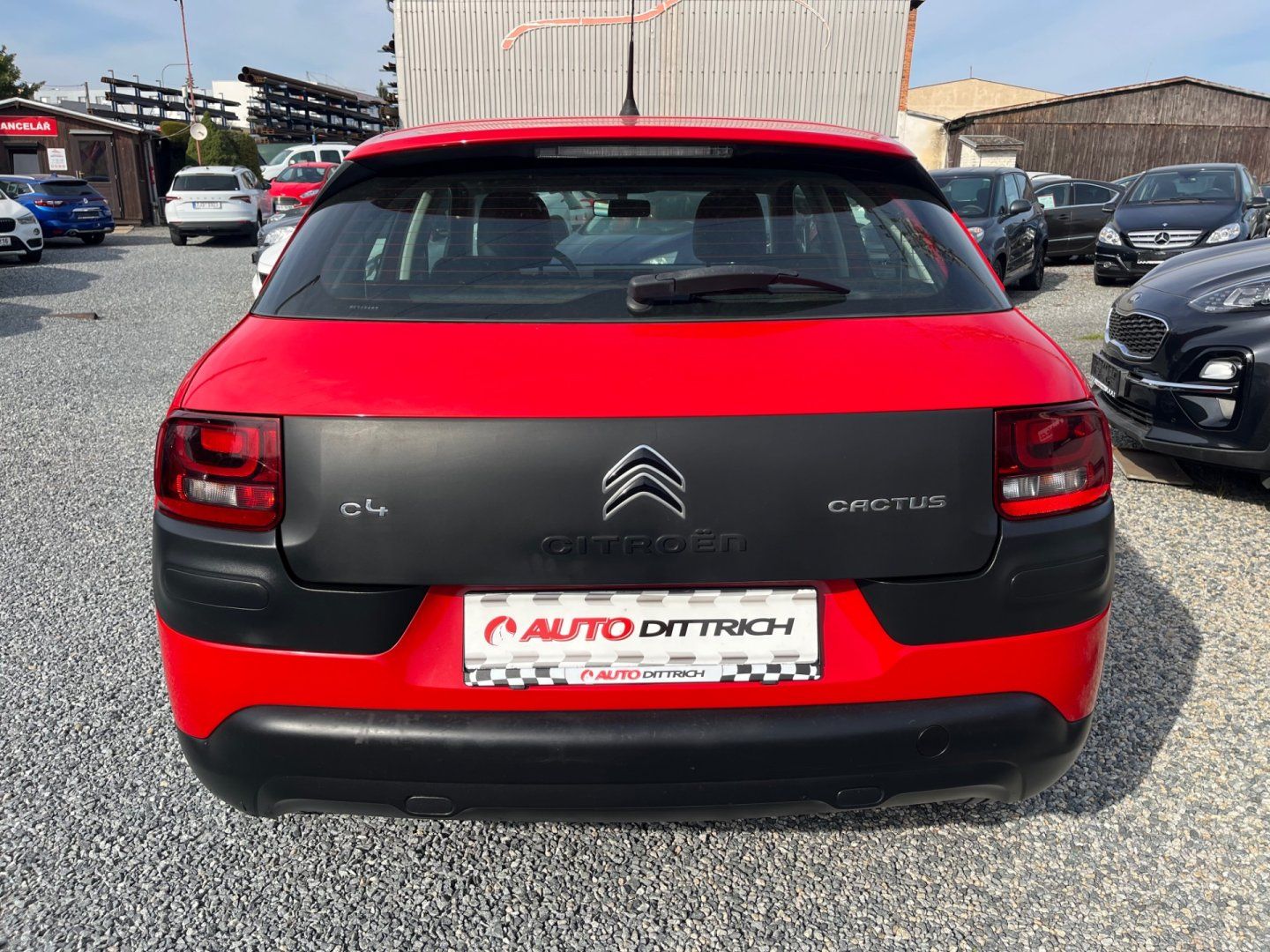 Citroën C4 Cactus, 1.2i - fotka 6