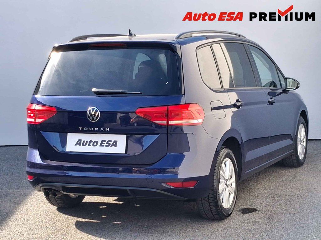 Volkswagen Touran, 2.0 TDi,2.maj,ČR,DSG,LED - fotka 4