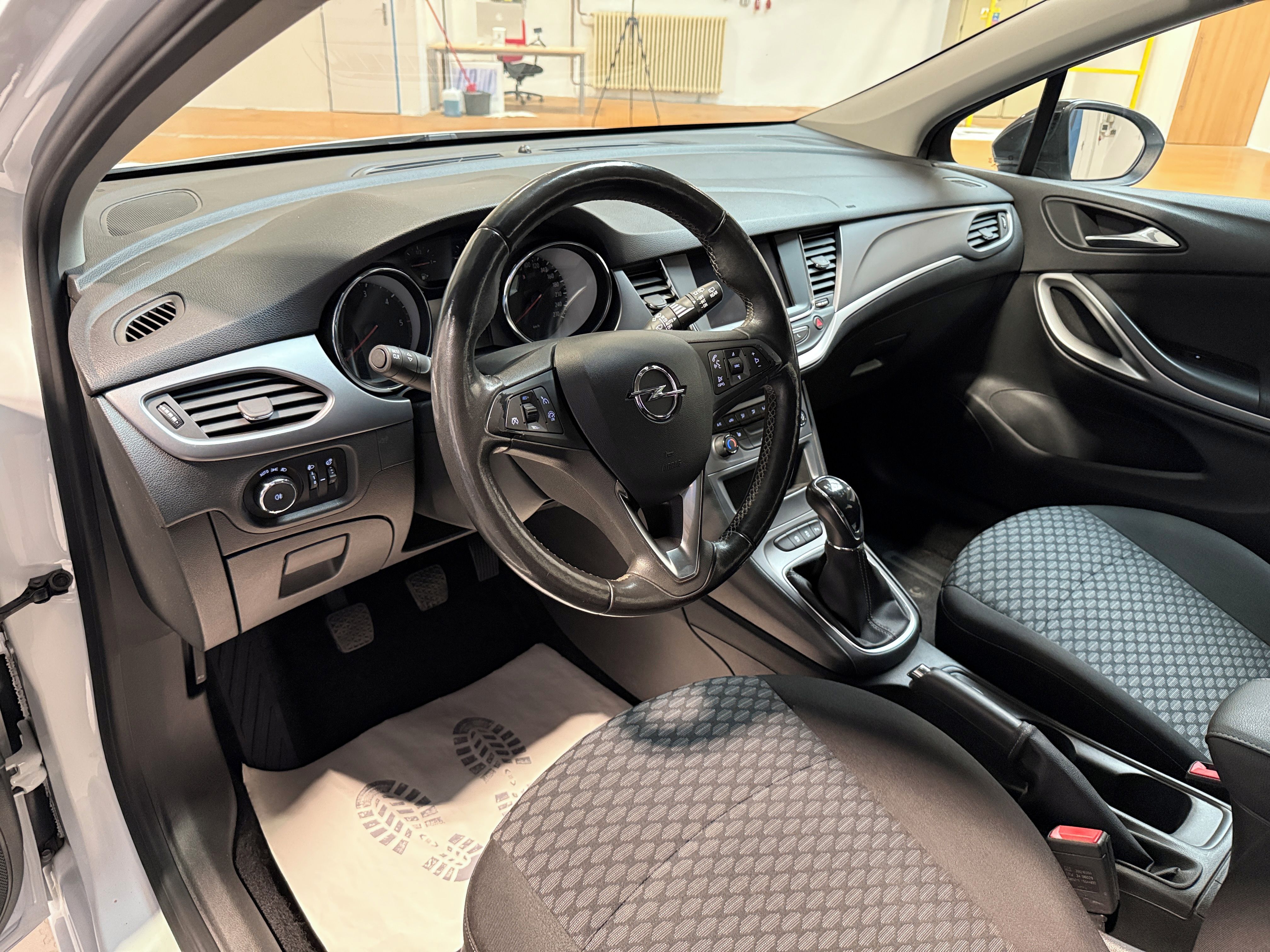 Opel Astra, 1.5 CDTi 90kW Edition ST S/S - fotka 5