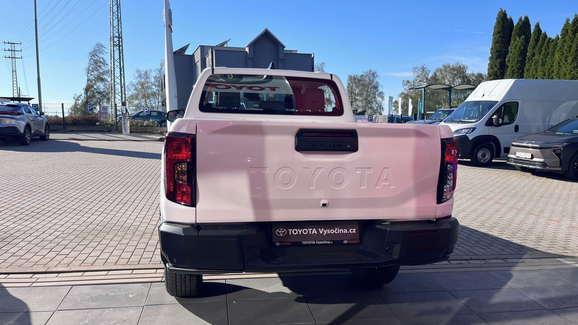 Toyota Hilux, 2,8D 4x4 6AT LIVE HYB - fotka 6