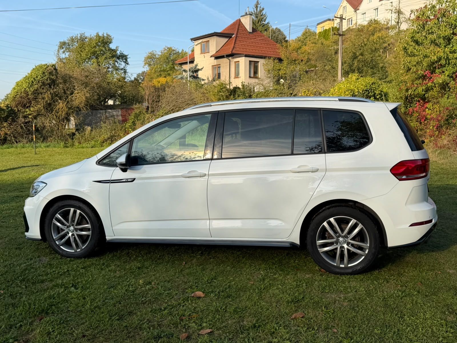 Volkswagen Touran, R-LINE 1,4 TSI - 7 MÍST, TAŽNÉ - fotka 4