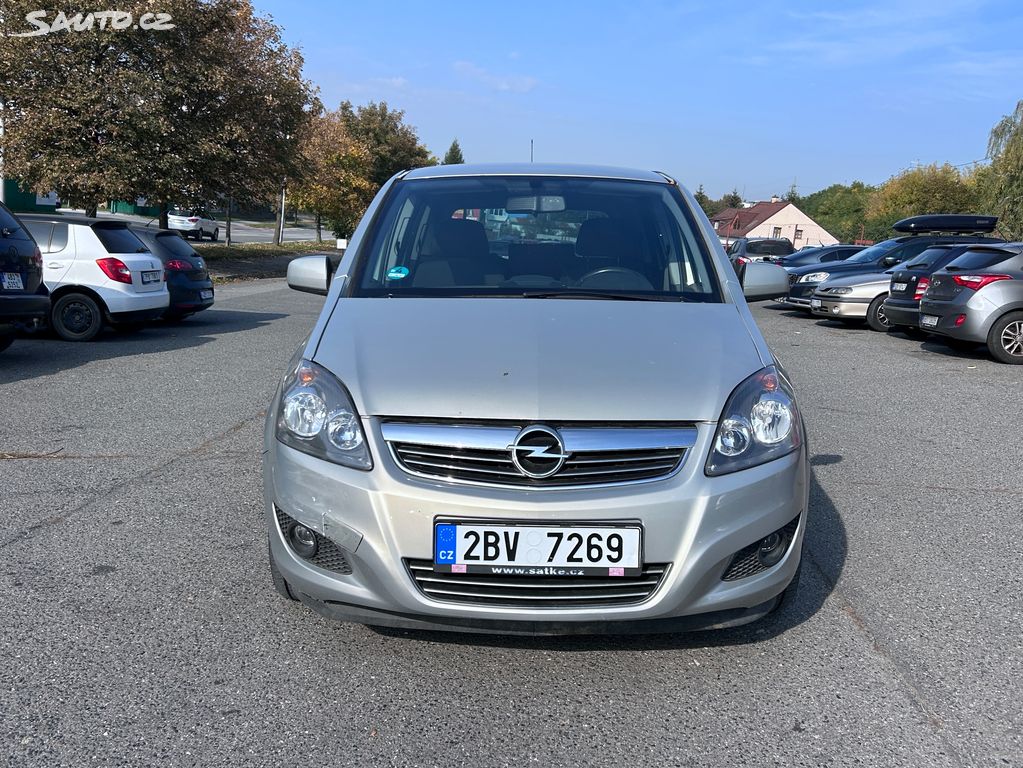 Opel ZAFIRA 2010 z Czech