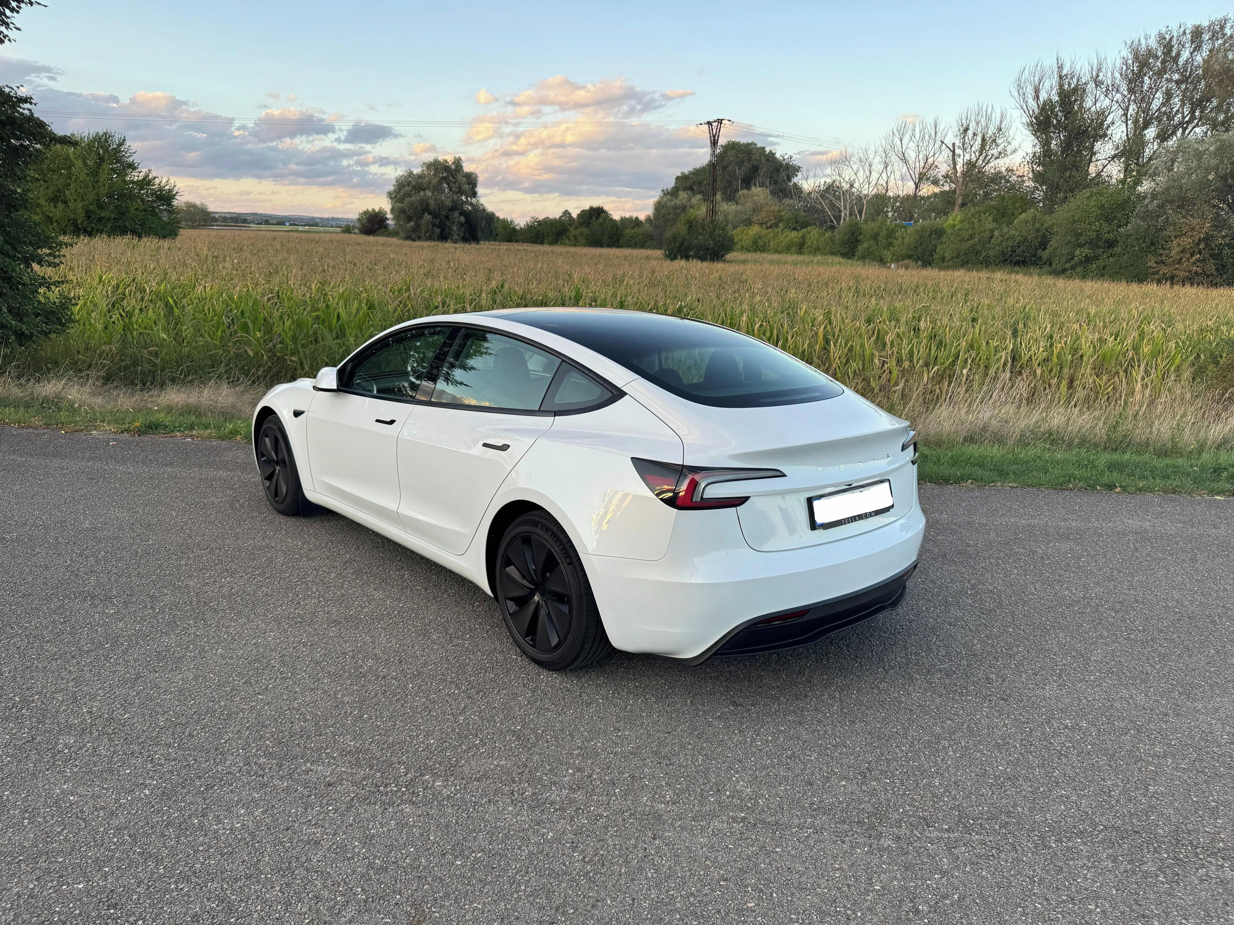 Tesla Model 3, Standard Range LFP,SoH 95%,ČR - fotka 6