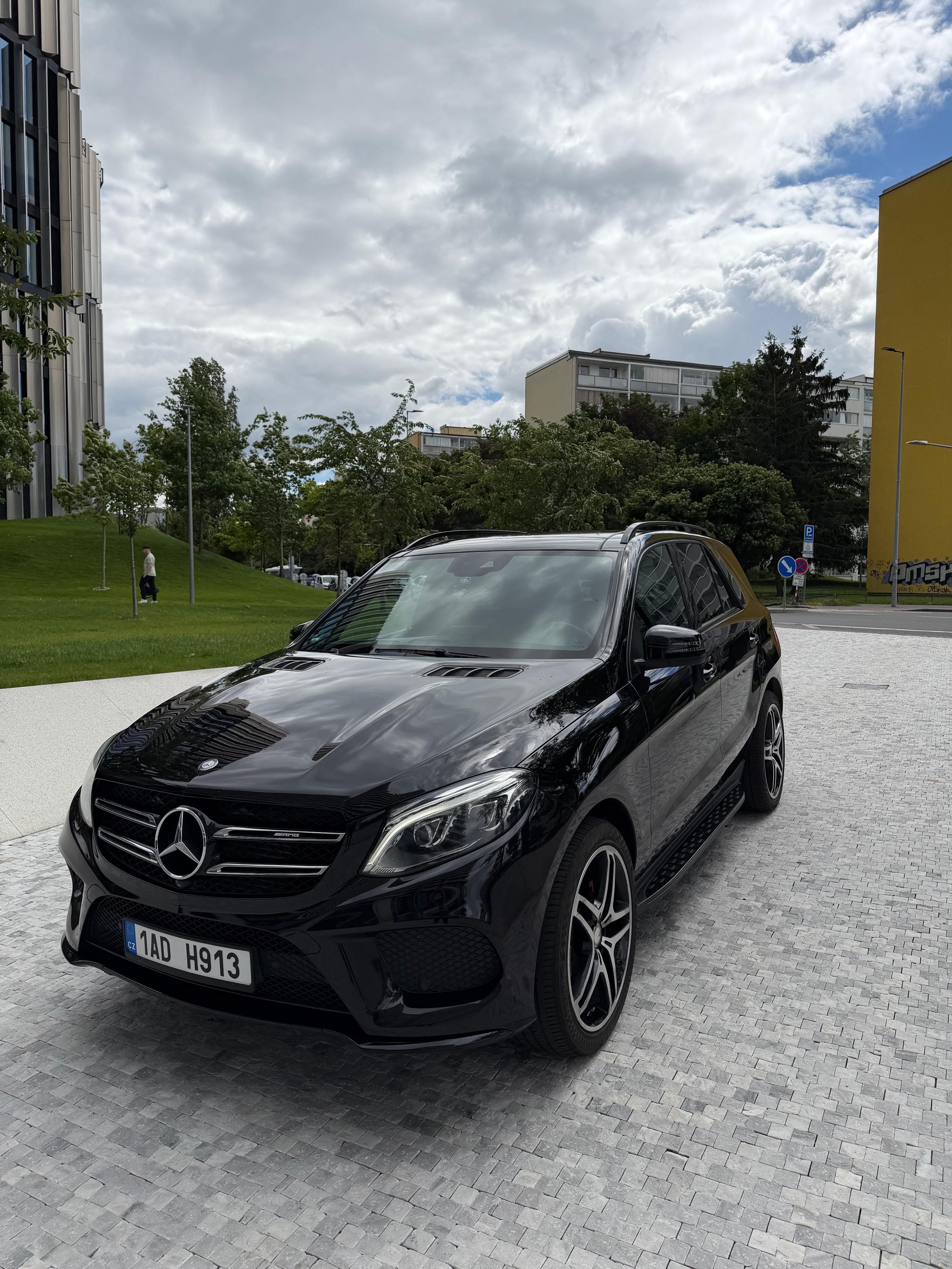 Mercedes-Benz GLE, 2 987 AMG paket, plná výbava - fotka 2