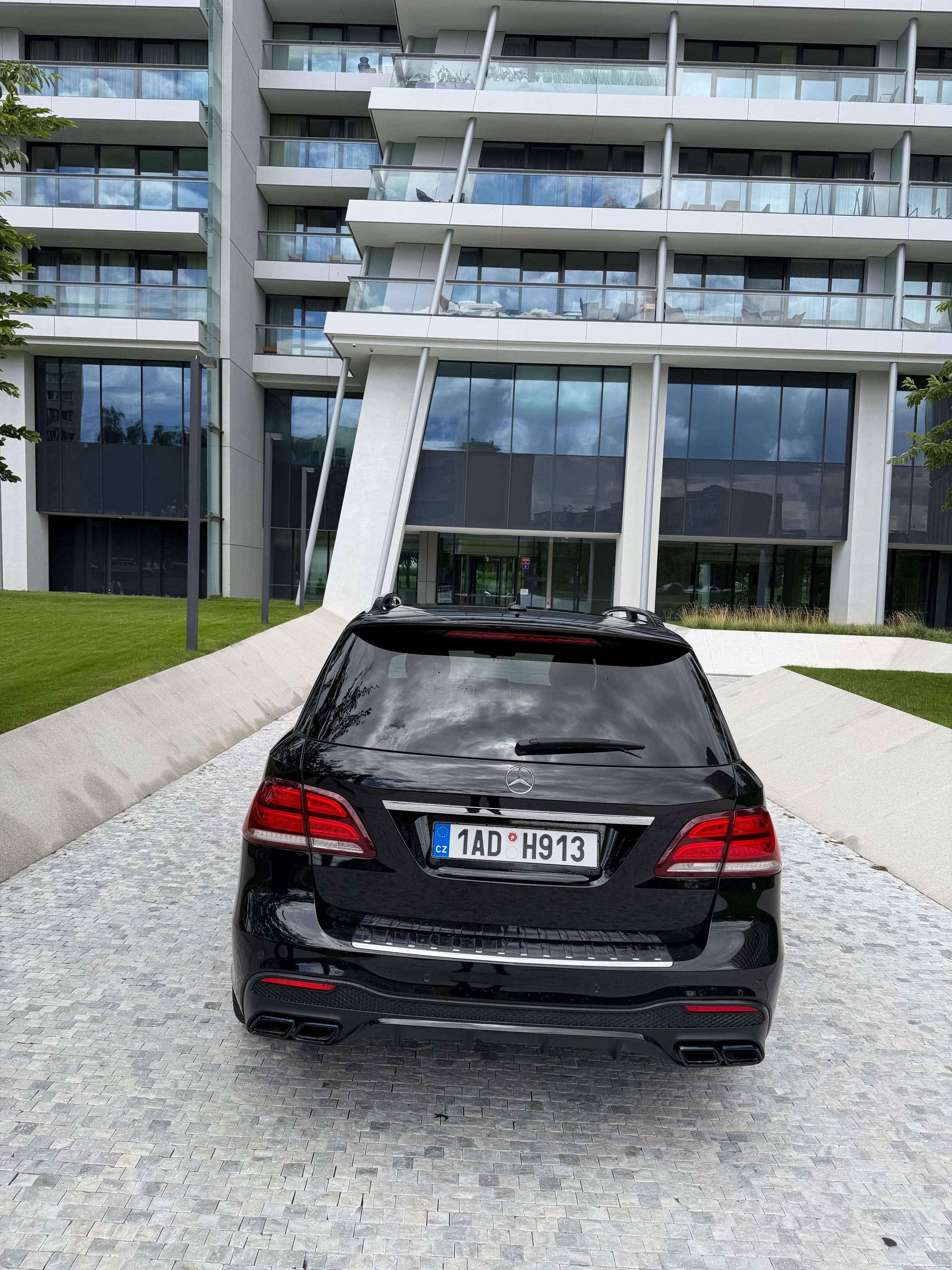 Mercedes-Benz GLE, 2 987 AMG paket, plná výbava - fotka 4