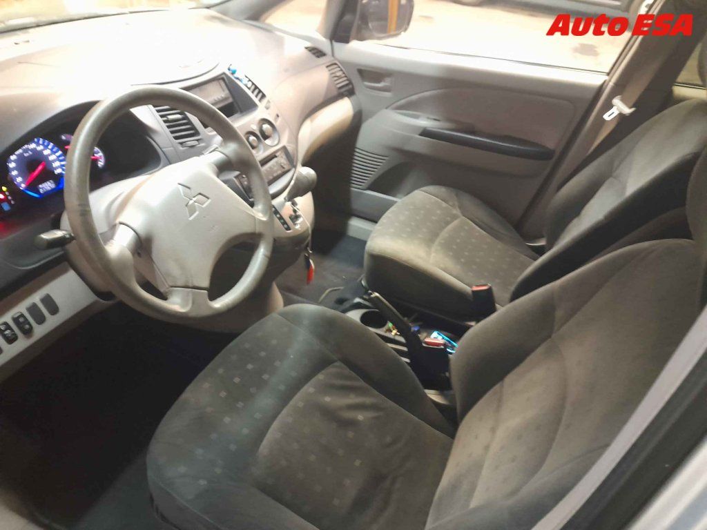 Mitsubishi Grandis, 2.4,AT - fotka 3
