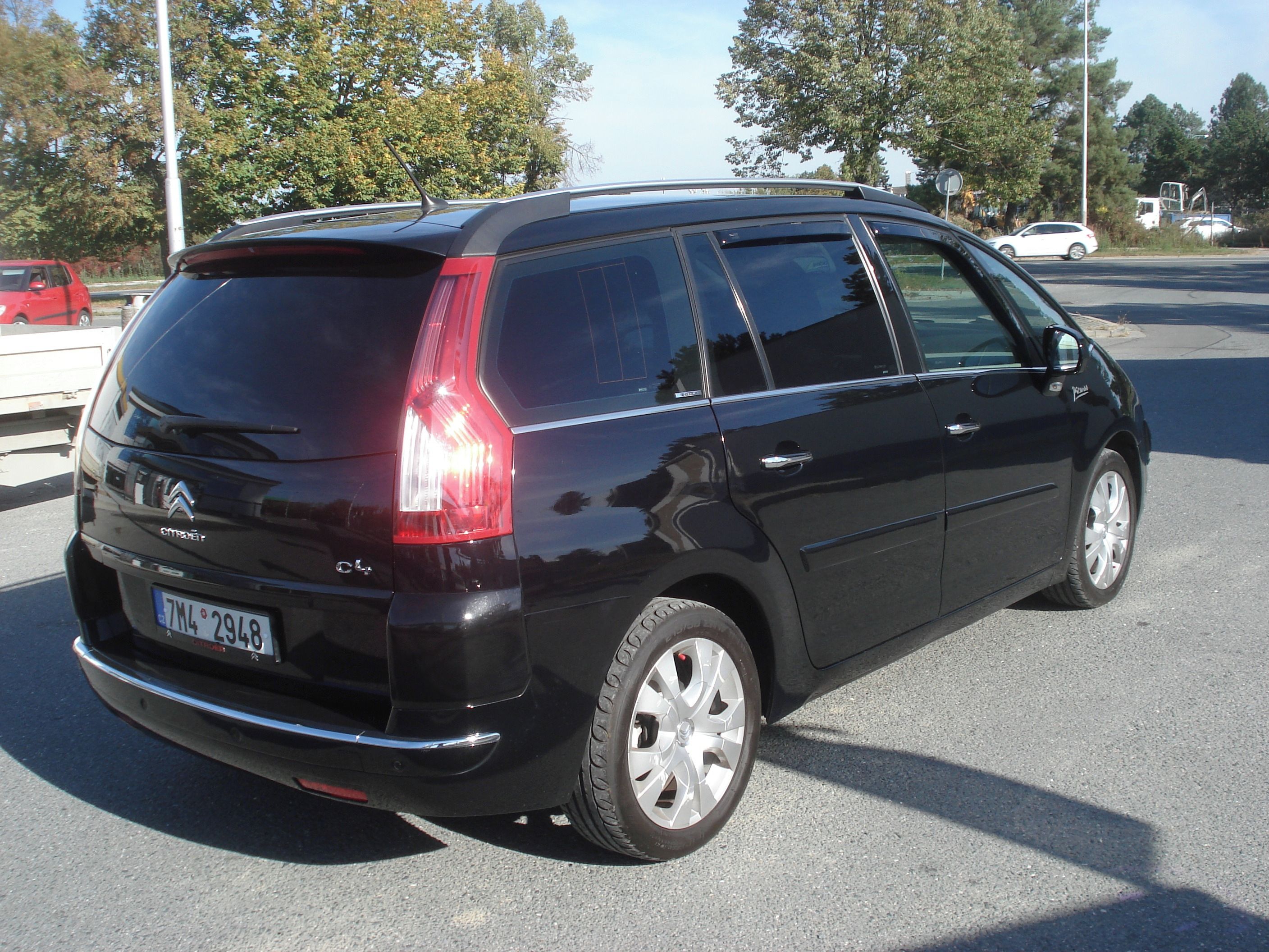 Citroën C4 Picasso, 2.0 HDi 7 MIST EXKLUSIVE - fotka 4