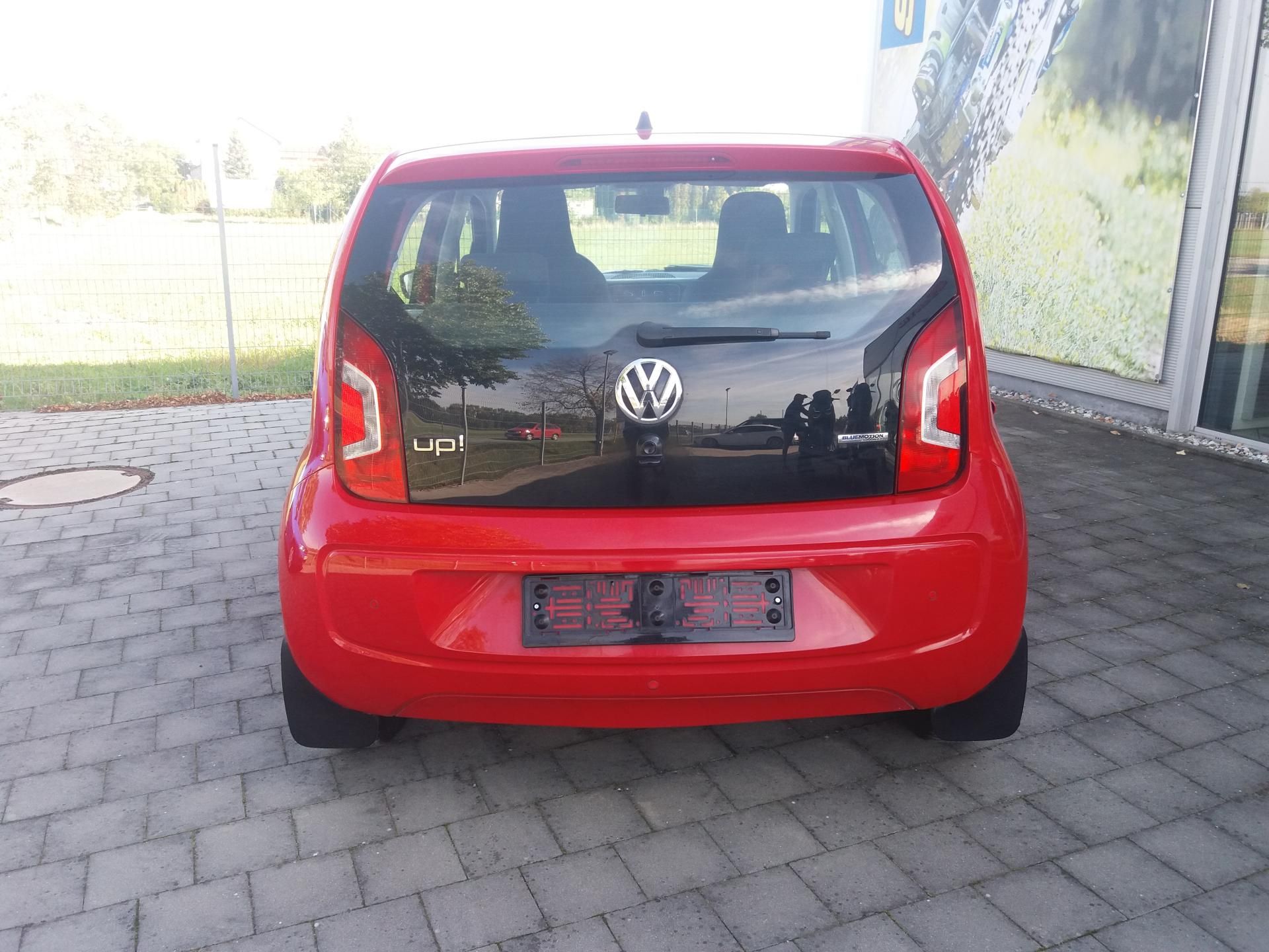 Volkswagen Up!, 1.0i,55kW,VÝHŘE.SEDAD.SERV.KNÍ - fotka 4
