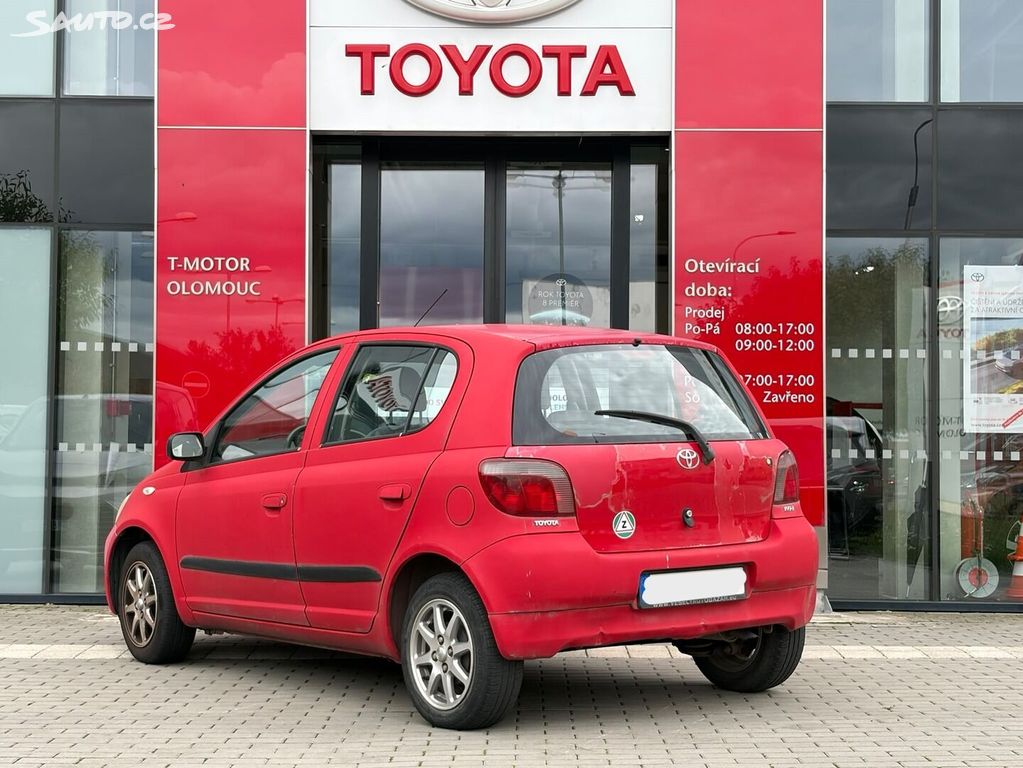 2000 Toyota YARIS