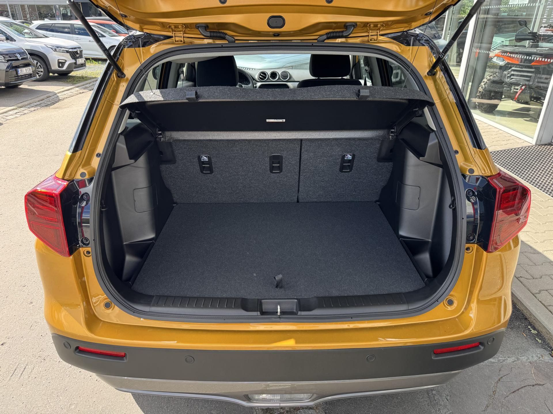 Suzuki Vitara, 1,4 Premium AllGrip Hybrid - fotka 5