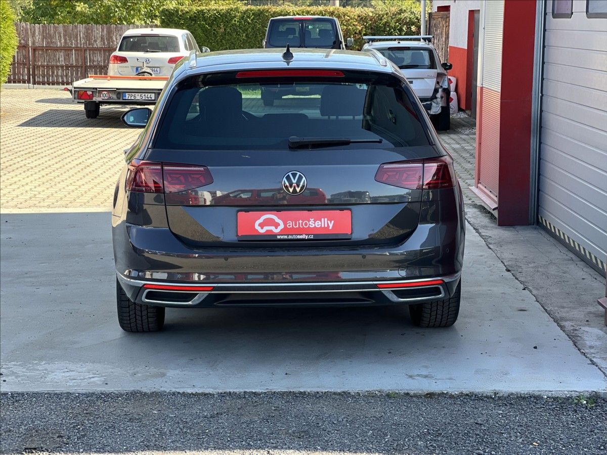 Volkswagen Passat, 2,0 TDi DSG ELEGANCE MATRIX - fotka 4