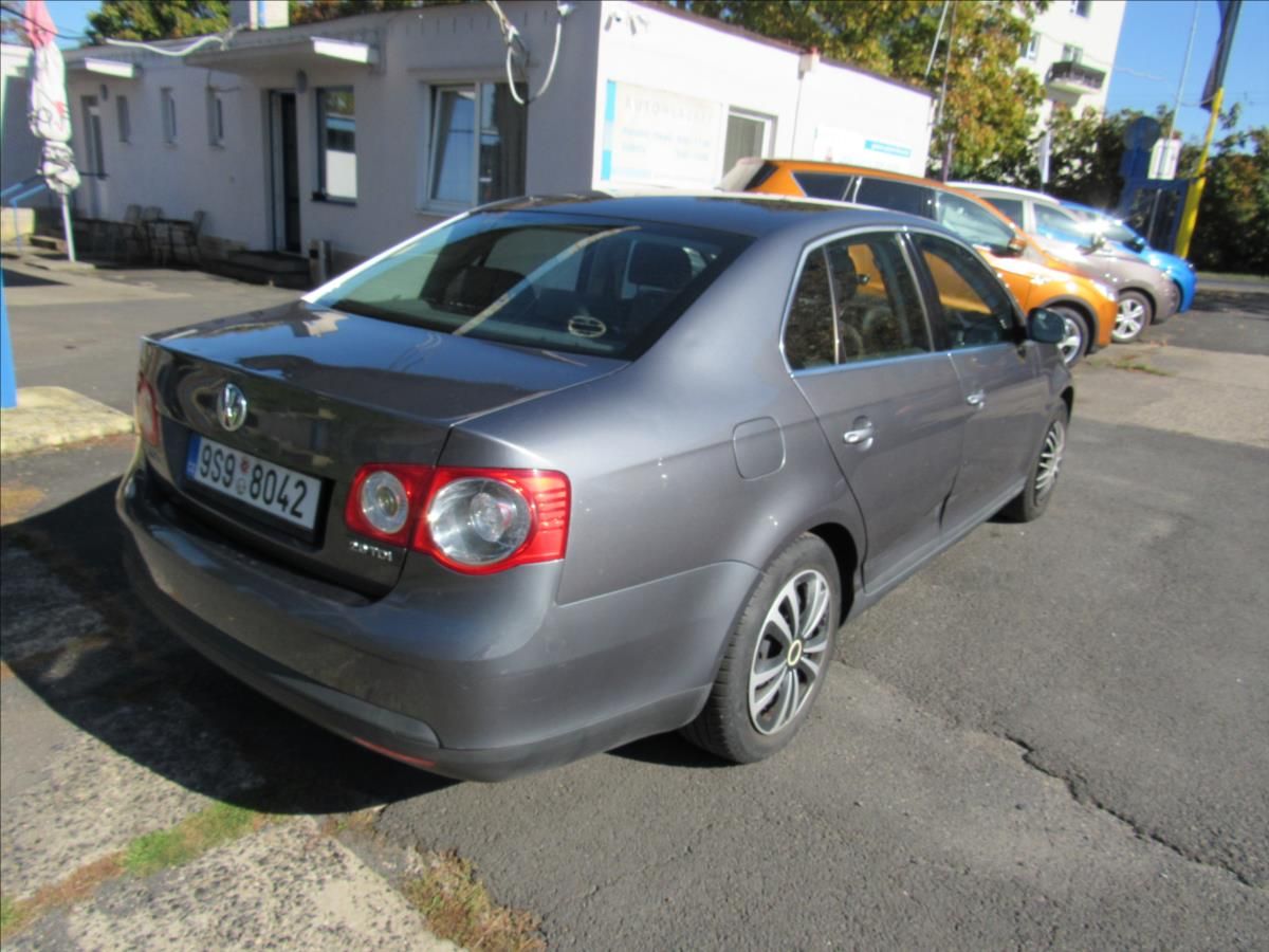 Volkswagen Jetta, 2,0 TDi 103kW - fotka 4