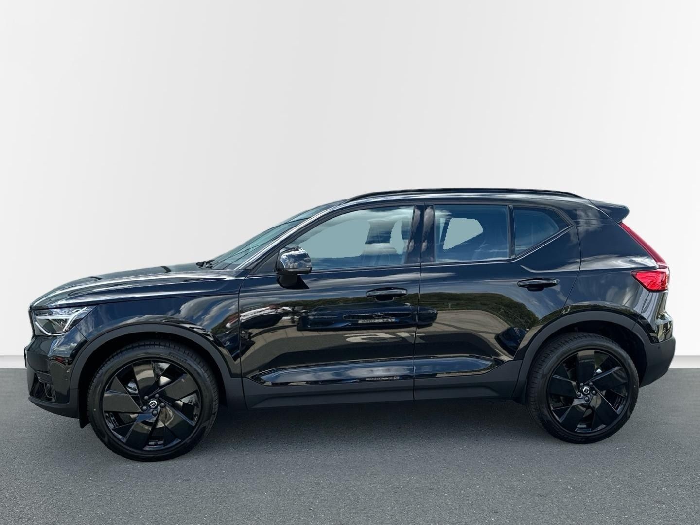 Volvo XC40, 2.0B3 120kW ULTRA BLACK EDITIO - fotka 2