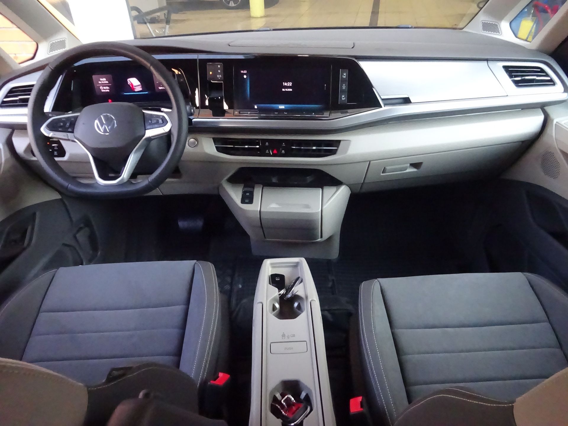 Volkswagen Multivan, Multivan Long Life 1,5 TSI PHE - fotka 5