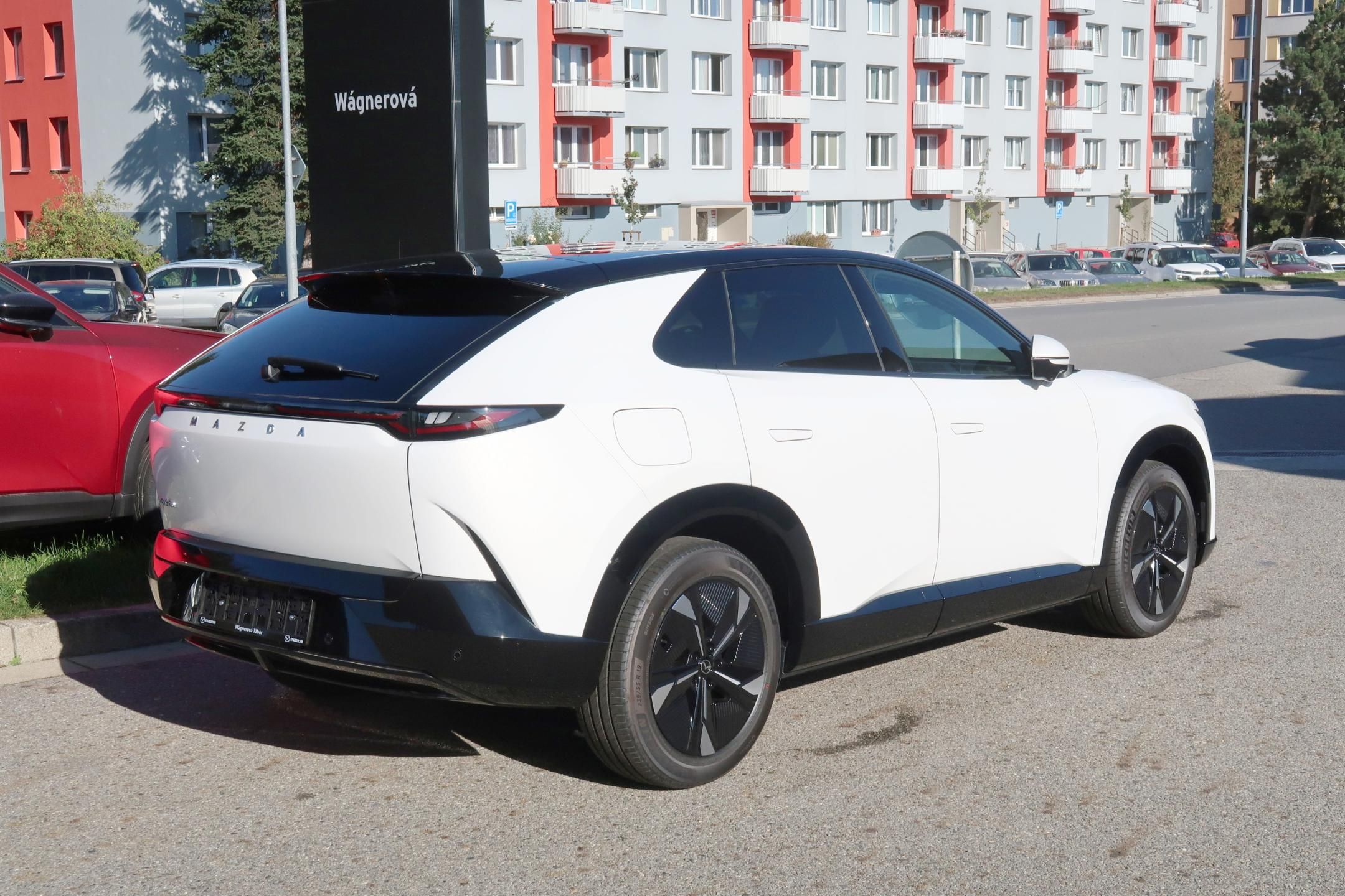 Mazda CX-6e, EV 258ps Takumi, černá kůže - fotka 5