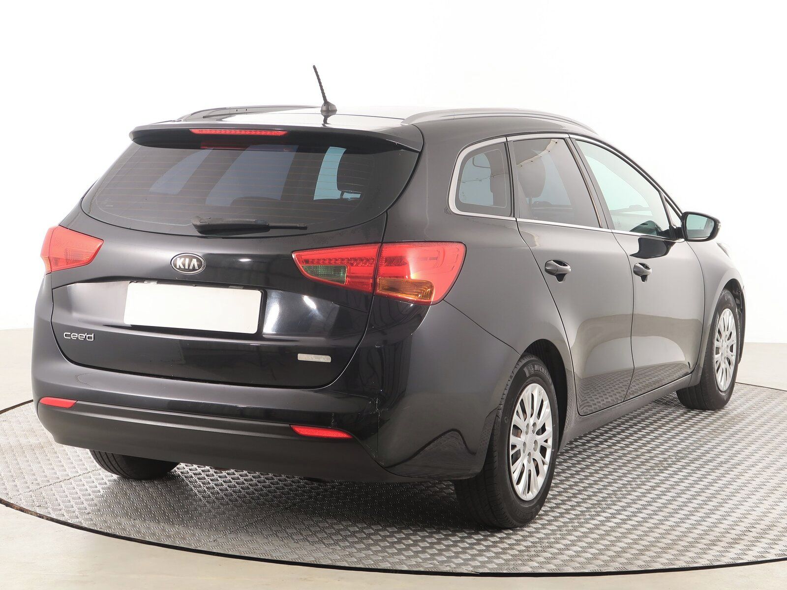 Kia Cee´d, 1.6 GDI - fotka 5