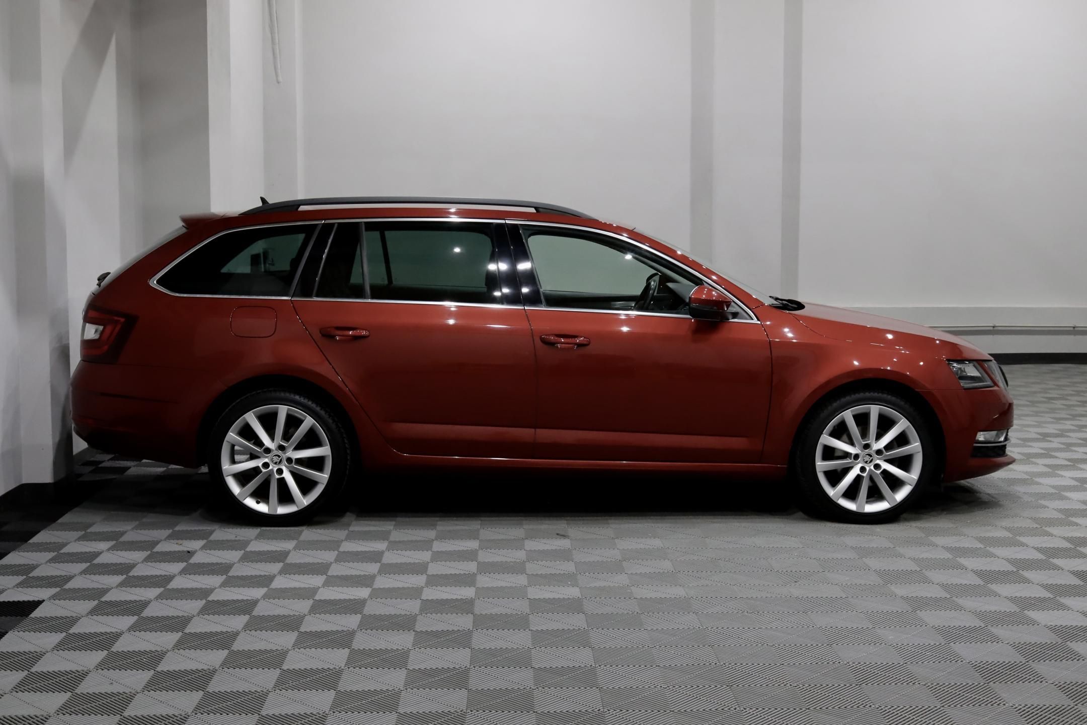 Škoda Octavia, 3 FL Combi 1.4 TSI 110 kW DSG - fotka 4