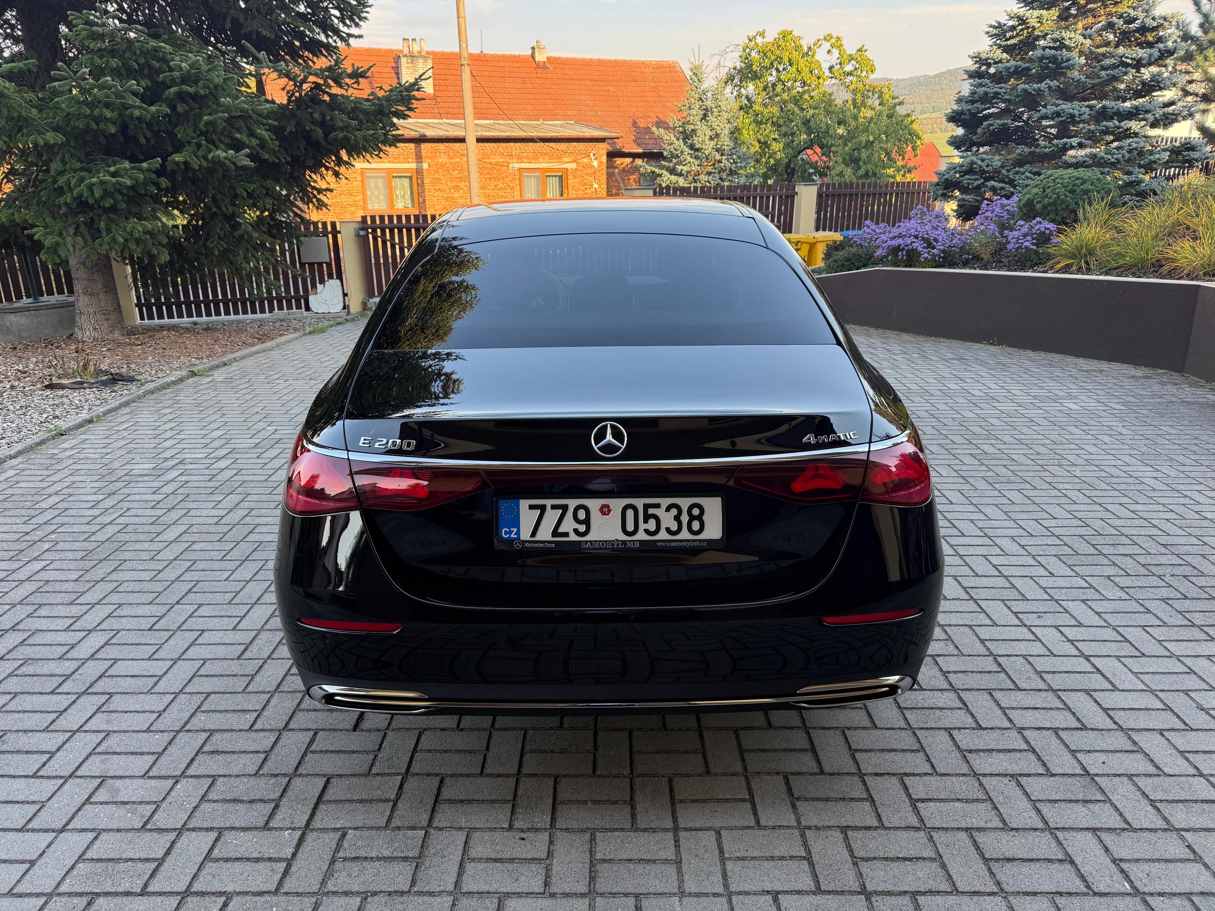 Mercedes-Benz Třídy E, Mercedes - Benz E 200 4MATIC - fotka 5