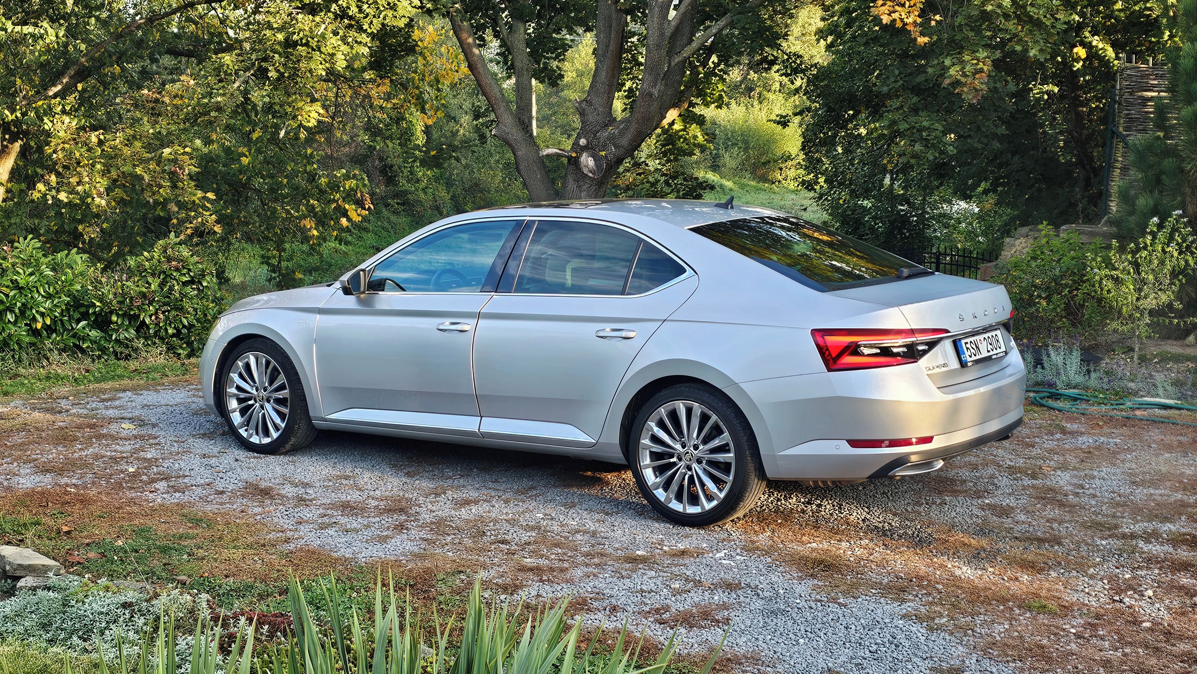 Škoda Superb, Škoda Superb L&K 2.0 TDI 147 k - fotka 4