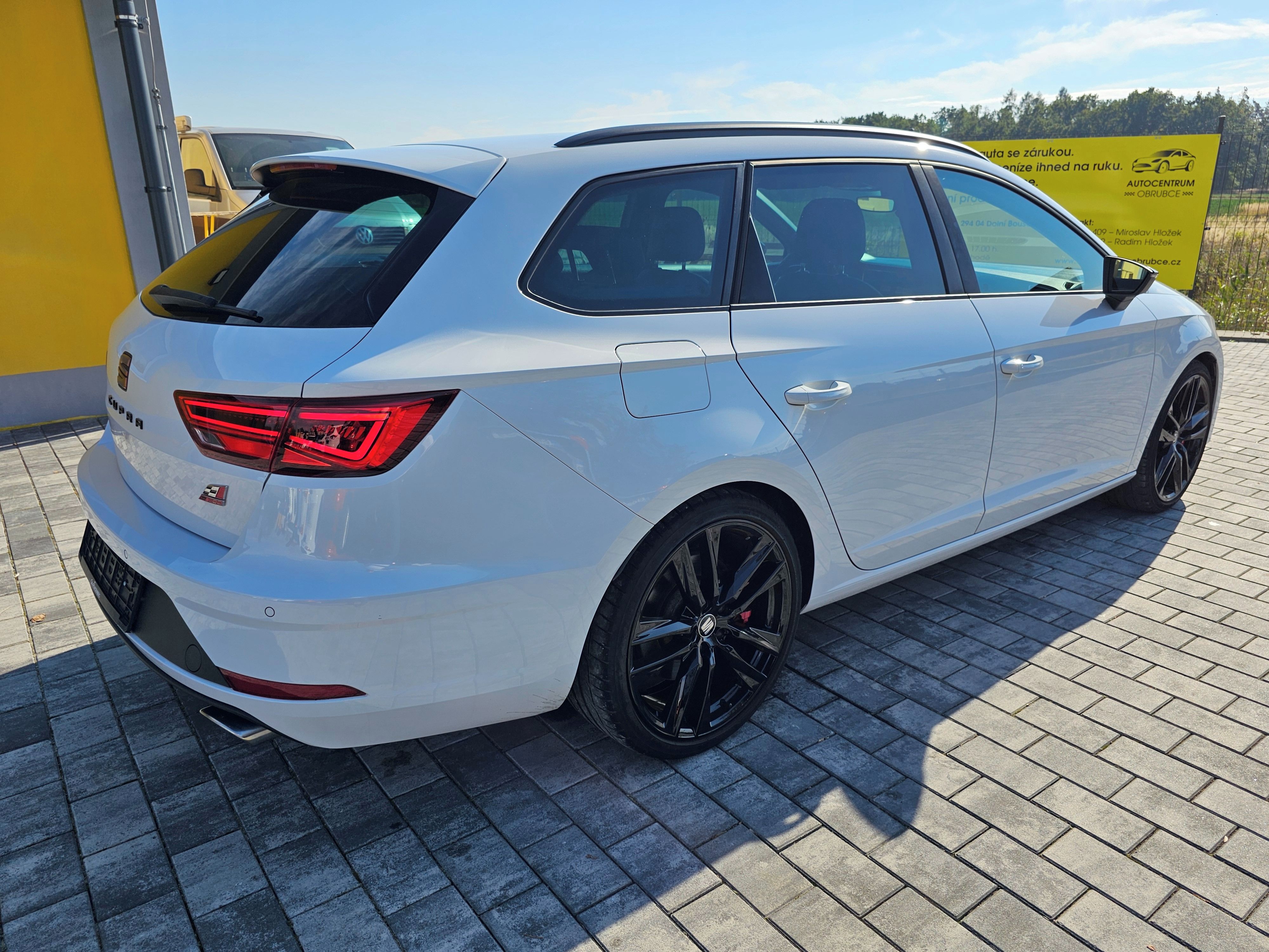 Seat Leon, Cupra 2.0 TSI 221kw, Manuál - fotka 5
