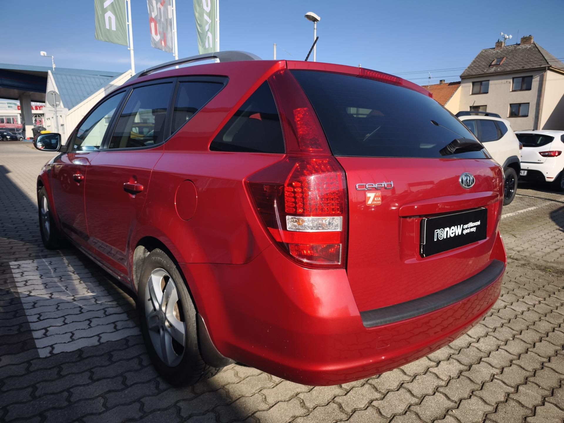 Kia Cee´d, 2011 ČR 1.6 CRDi 85kW - fotka 4