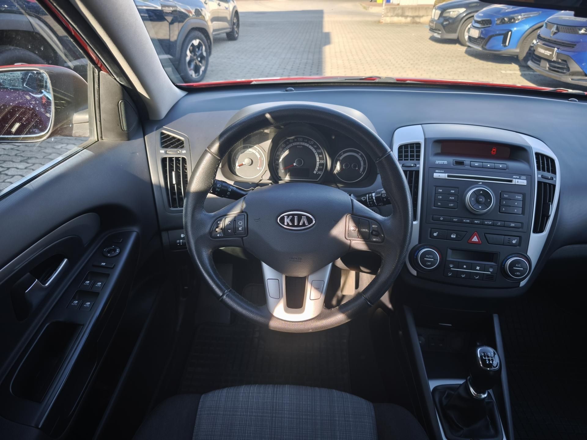 Kia Cee´d, 2011 ČR 1.6 CRDi 85kW - fotka 6