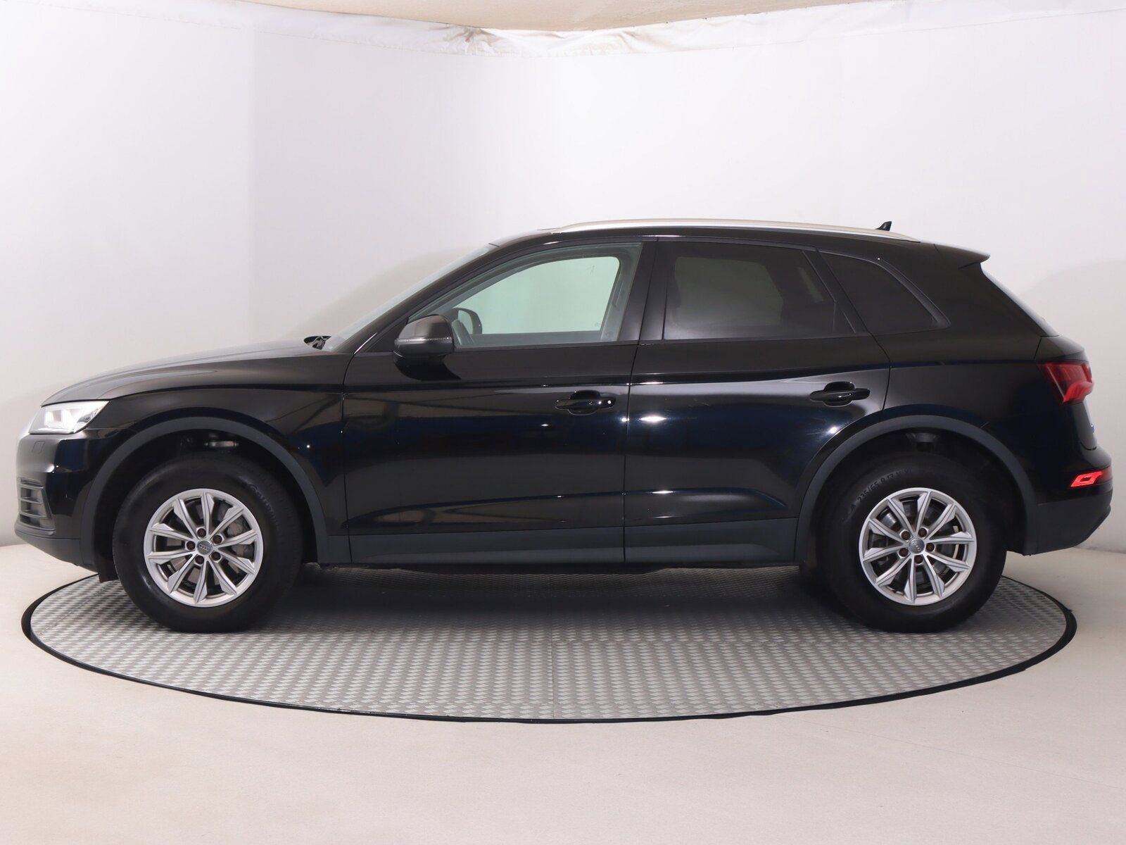 Audi Q5, 2.0 TDI, basis, 4X4, Automat - fotka 3