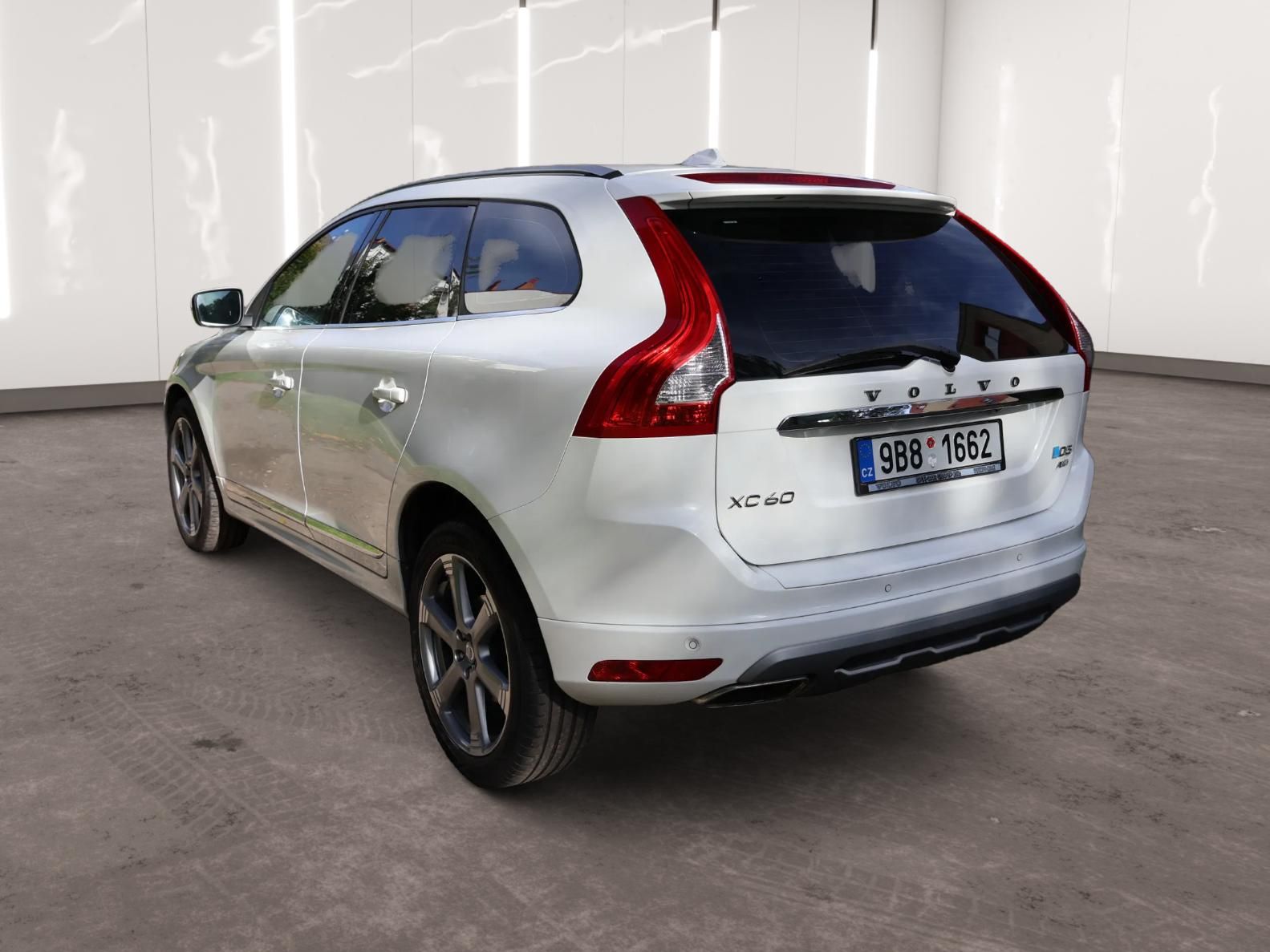 Volvo XC60, 4WD - fotka 2