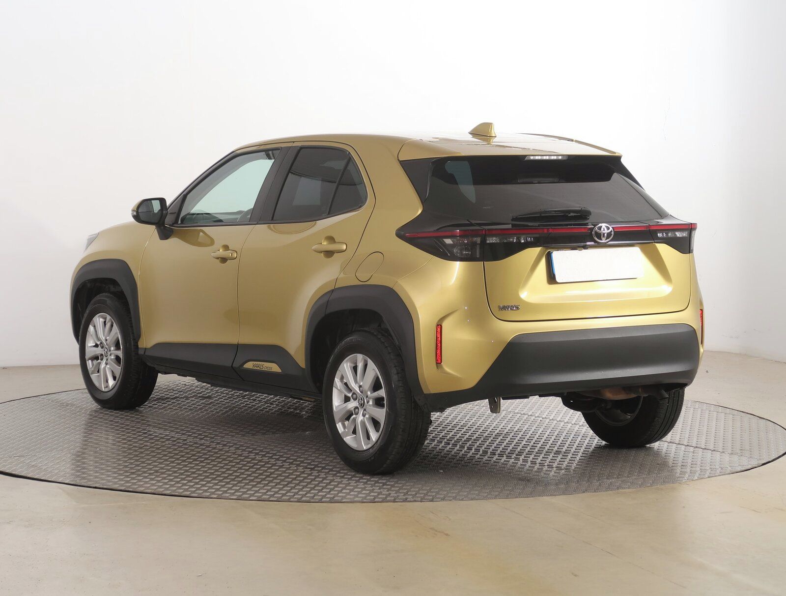 Toyota Yaris Cross, 1.5 VVT-i, Serv.kniha - fotka 4