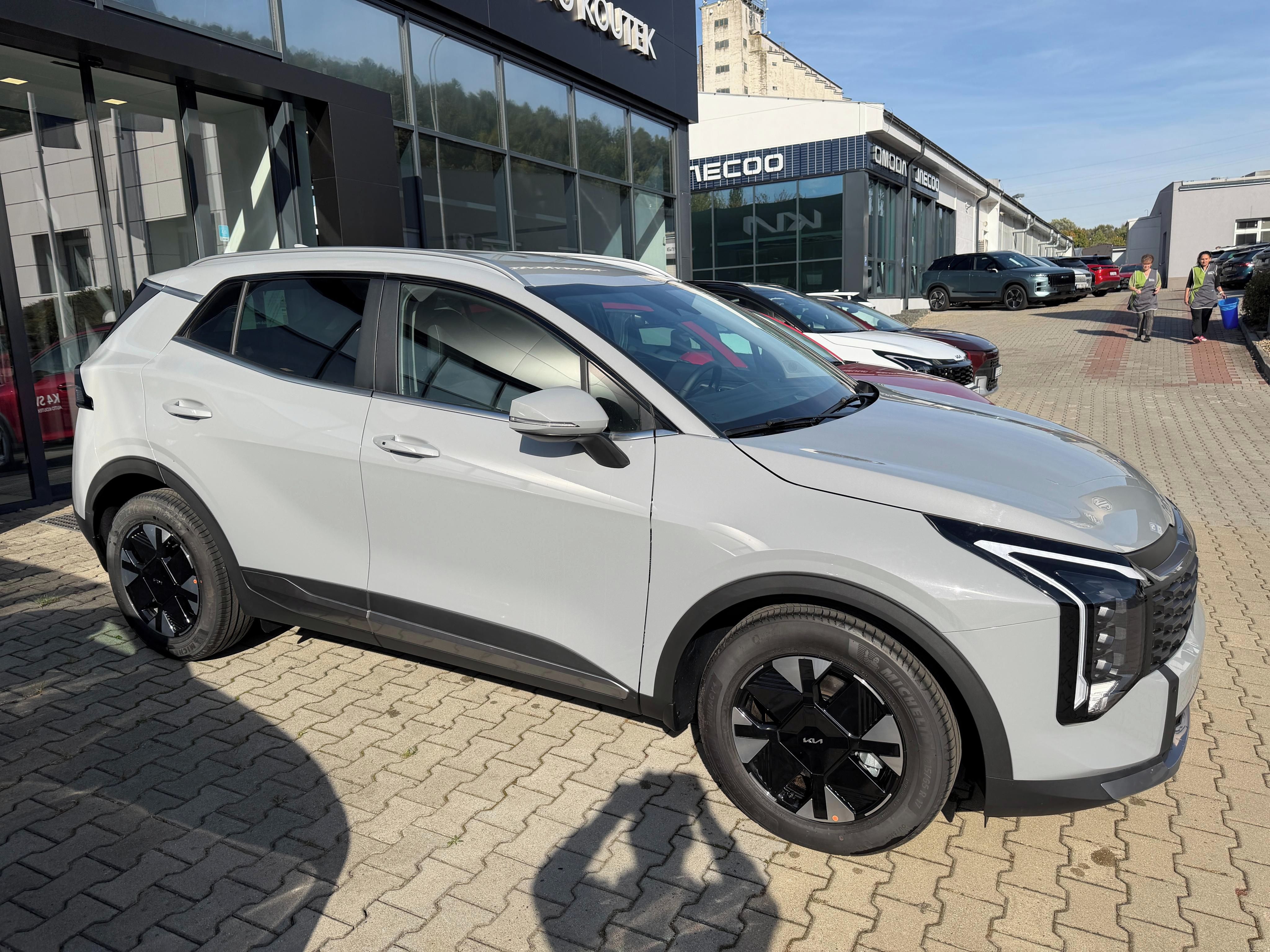 Kia Sportage, 1,6 T-GDi GPF 4x2 7DCT EXCLUSI - fotka 4