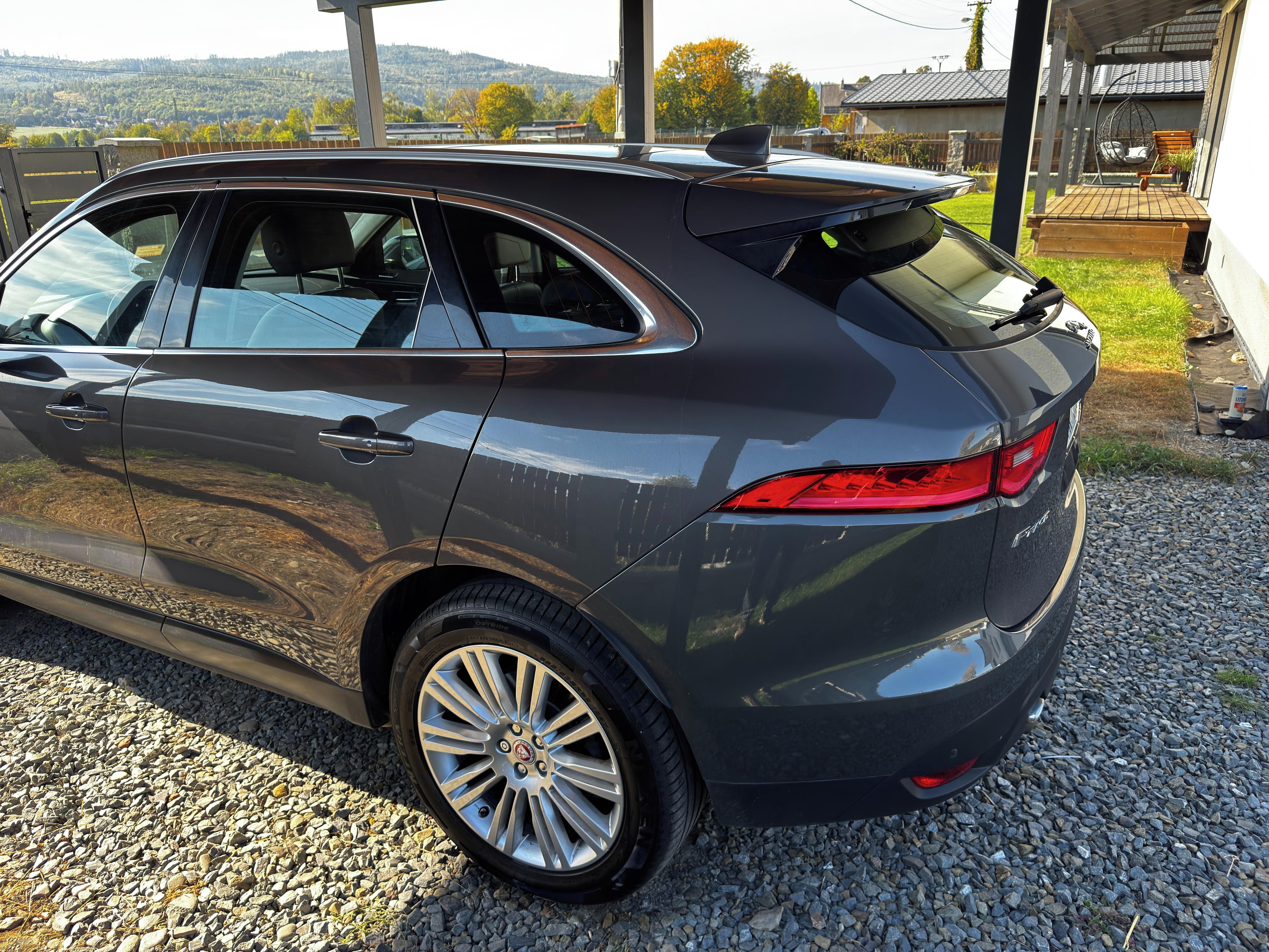 Jaguar F-Pace, 3.0d V6 (221 kW) - fotka 6