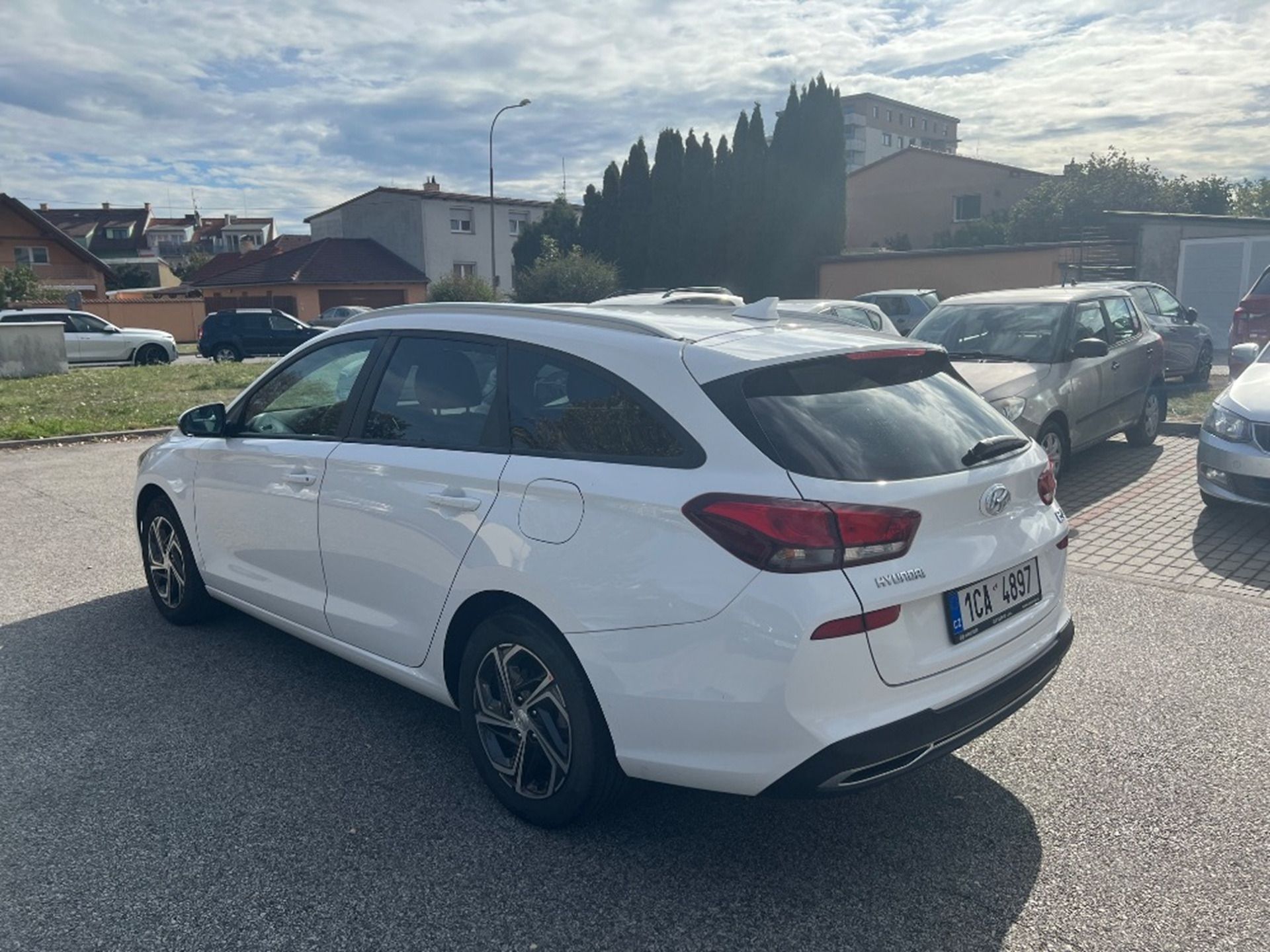 Hyundai i30, kombi 1.5 DPi, 1.majitel, ČR - fotka 4