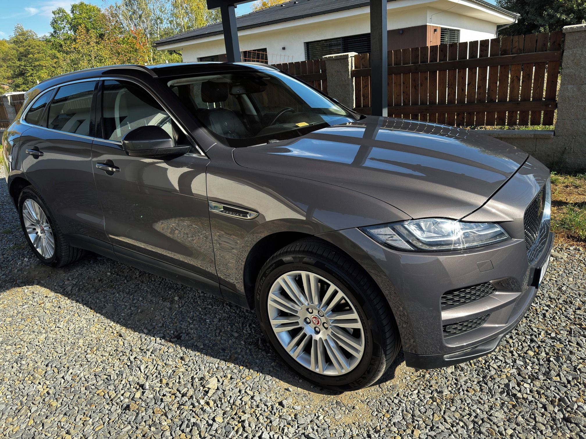 Jaguar F-Pace, 3.0d V6 (221 kW) - fotka 2