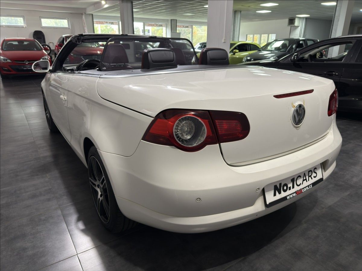 Volkswagen Eos, 2,0   FSI ČERVENÁ KŮŽE BI-XEN - fotka 4